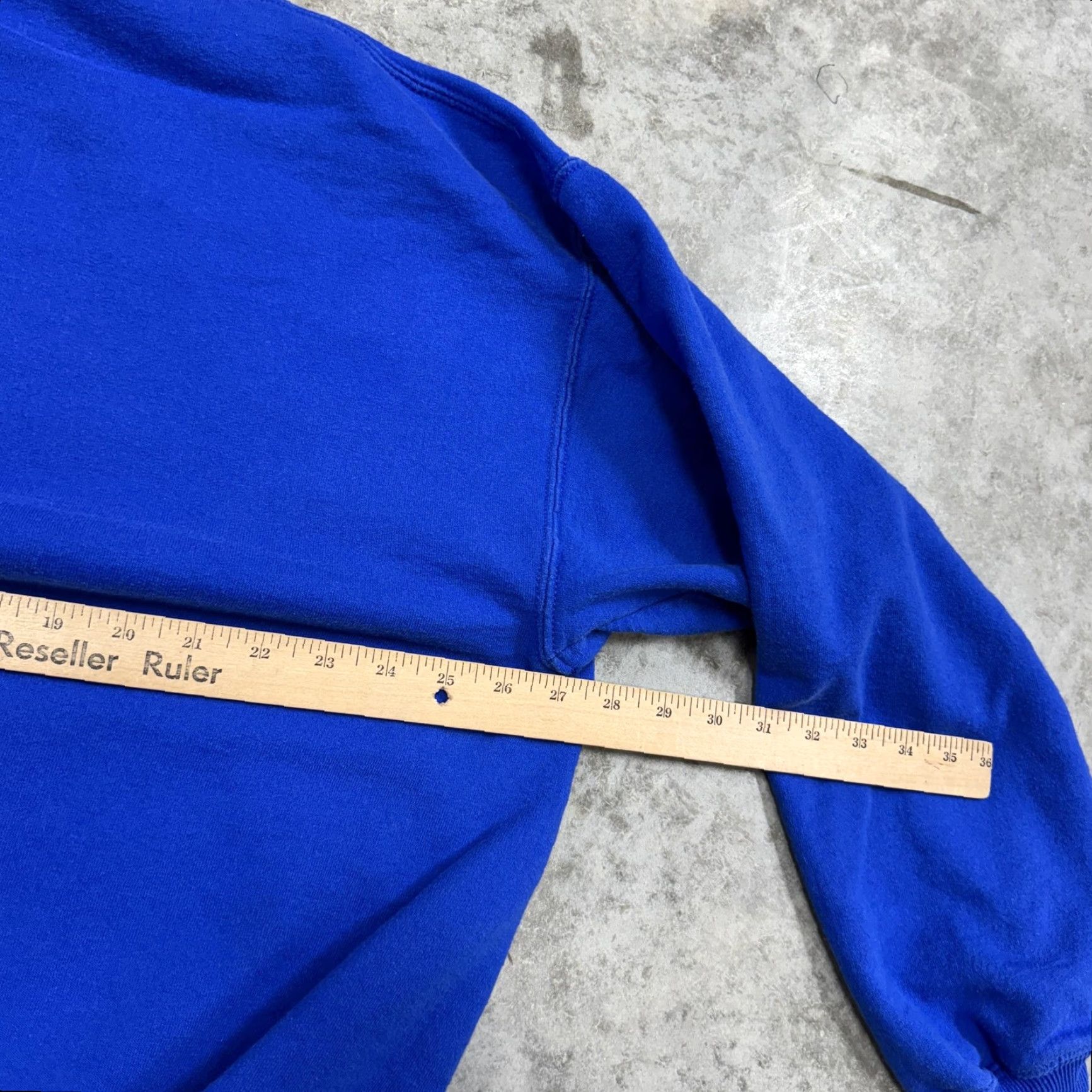 Gildan VINTAGE Fishing Sweatshirt mens 2XL blue crewneck Fish Bass outdoors grandpa Size US XXL / EU 58 / 5 - 6 Thumbnail