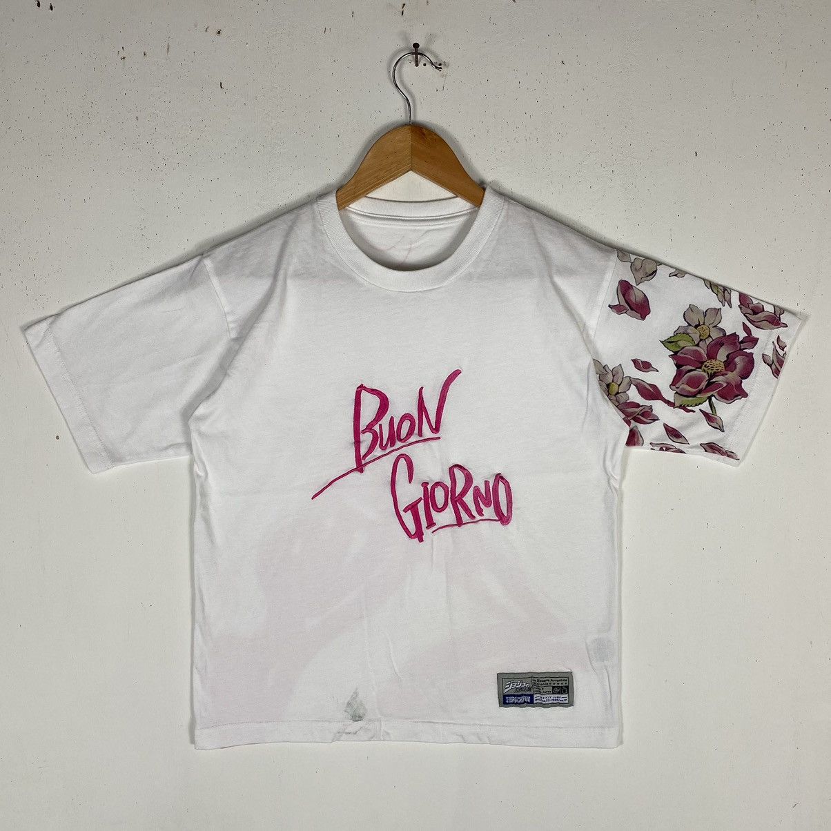 Anime JOJO'S BIZARRE ADVENTURE BUON GIORNO ANIME TEE Size US S / EU 44-46 / 1 - 4 Thumbnail