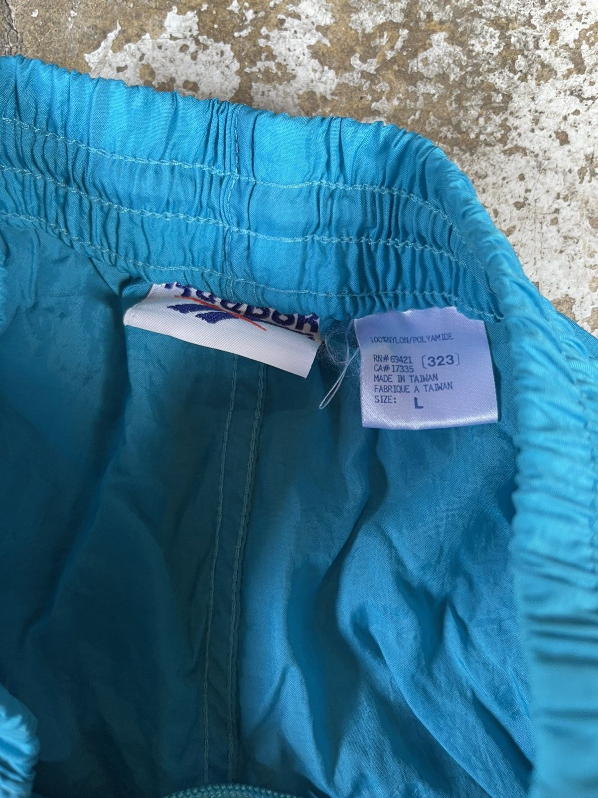 Reebok Vintage 90s Reebok Nylon Tonal Shorts Size US 33 - 3 Thumbnail