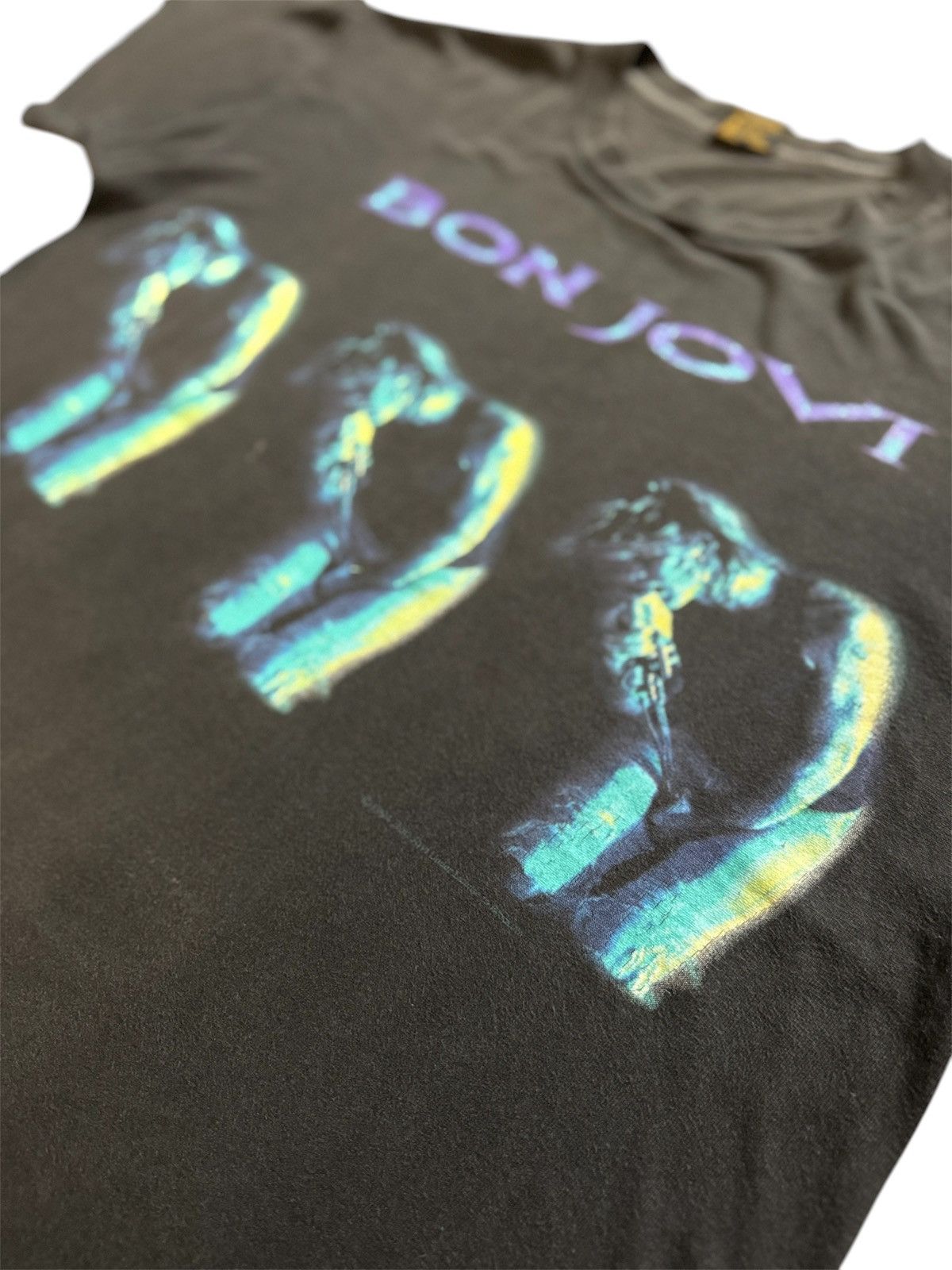 Band Tees VINTAGE 1994 BON JOVI WORLD TOUR BAND TEE FADED Size US L / EU 52-54 / 3 - 3 Thumbnail