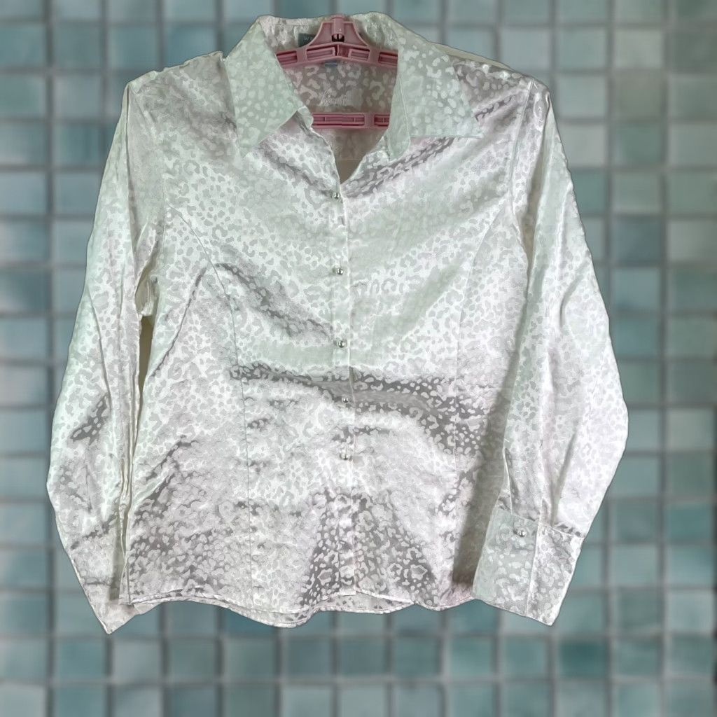 Vintage Wrinkle Free Leopard Print Button-Up Shirt Womens Size 10P White Size L / US 10 / IT 46 - 1 Thumbnail