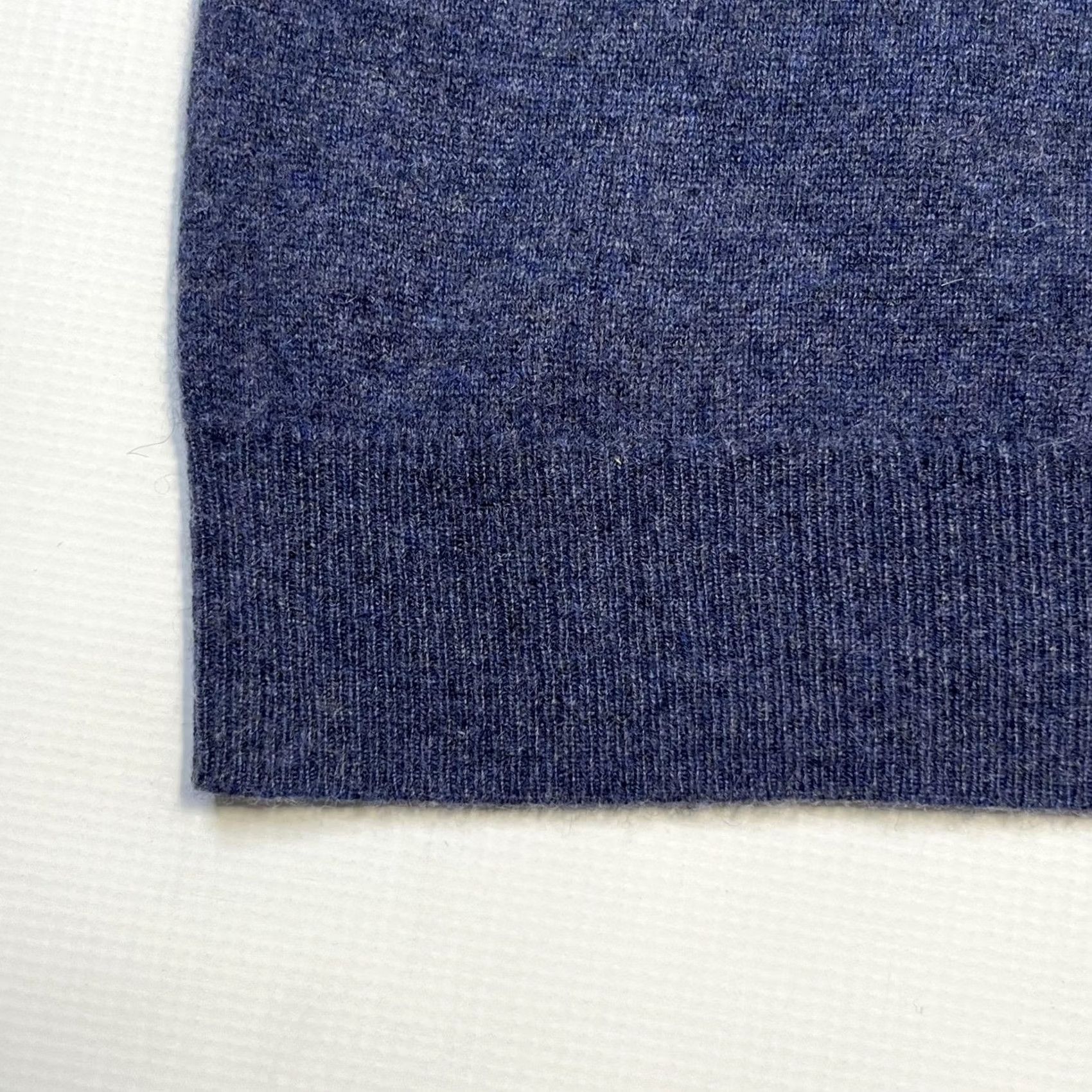Saks Fifth Avenue Saks Fifth Avenue Sweater Mens Large Blue Cashmere Pullover V-Neck Soft Classic Size US L / EU 52-54 / 3 - 3 Thumbnail