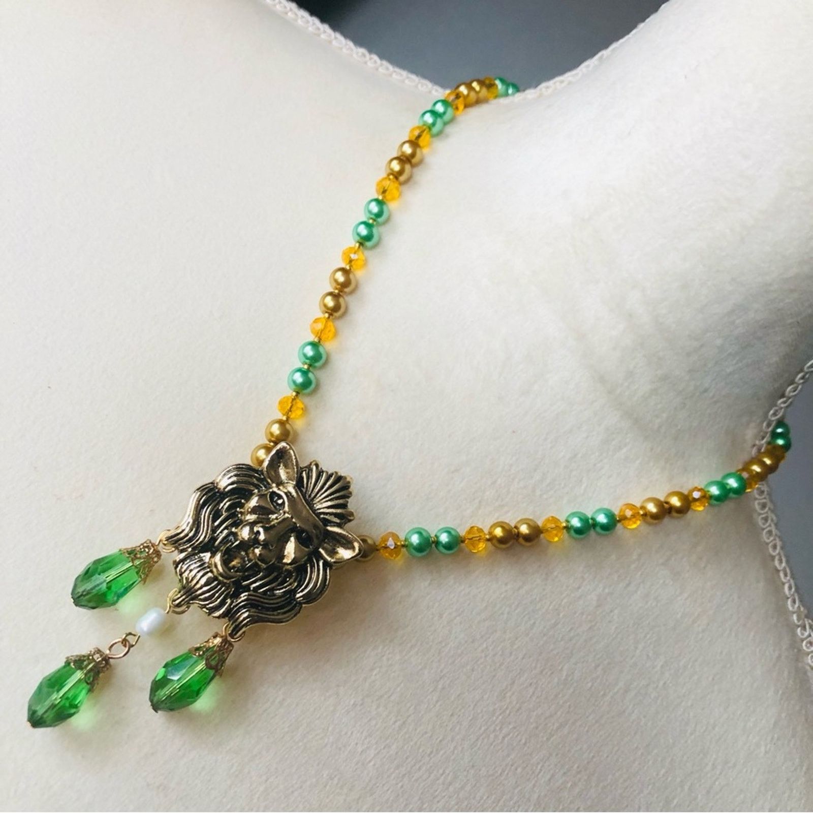 Handmade Handcrafted repurpose growling lion crystal Pearl necklace Size ONE SIZE - 1 Thumbnail