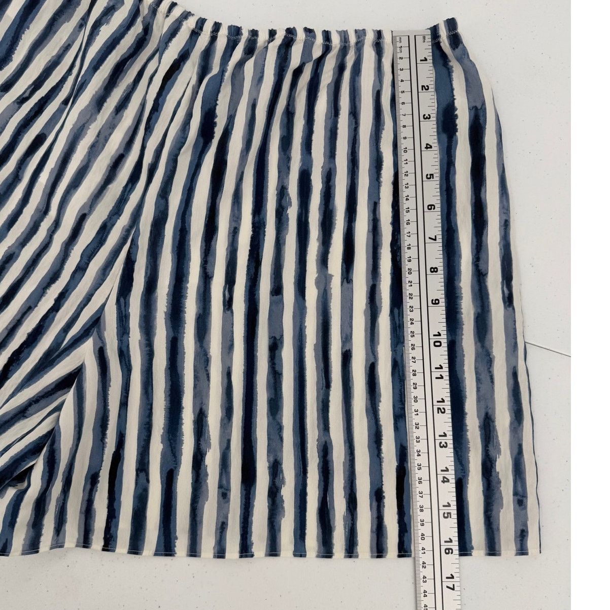 Vince NWT Vince Women's Painterly Coastal Blue Striped Shorts Size 32" / US 10 / IT 46 - 6 Thumbnail