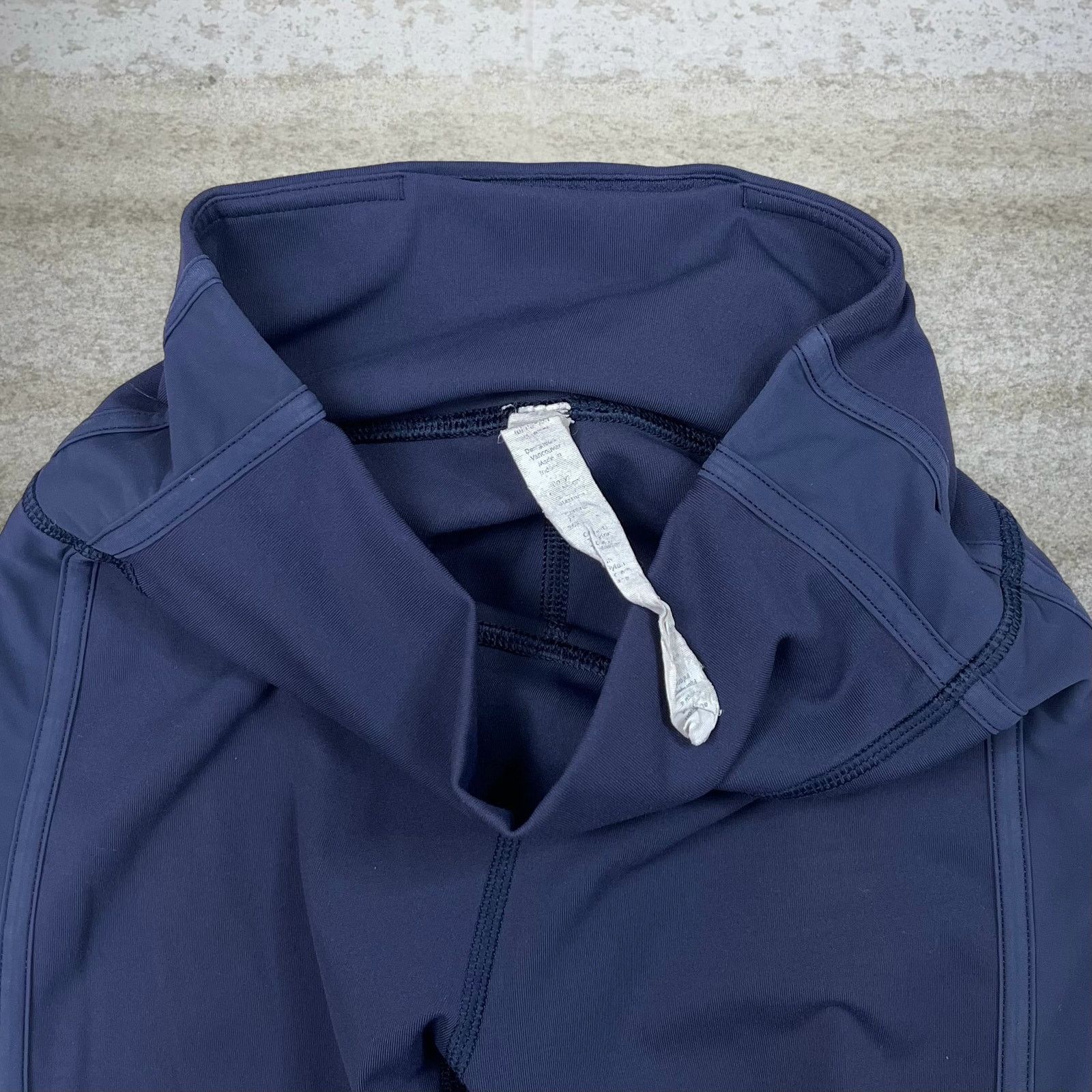 Lululemon Lululemon Leggings Size 2 Navy Blue Reflective Logo Size 26" / US 2 / IT 38 - 4 Thumbnail