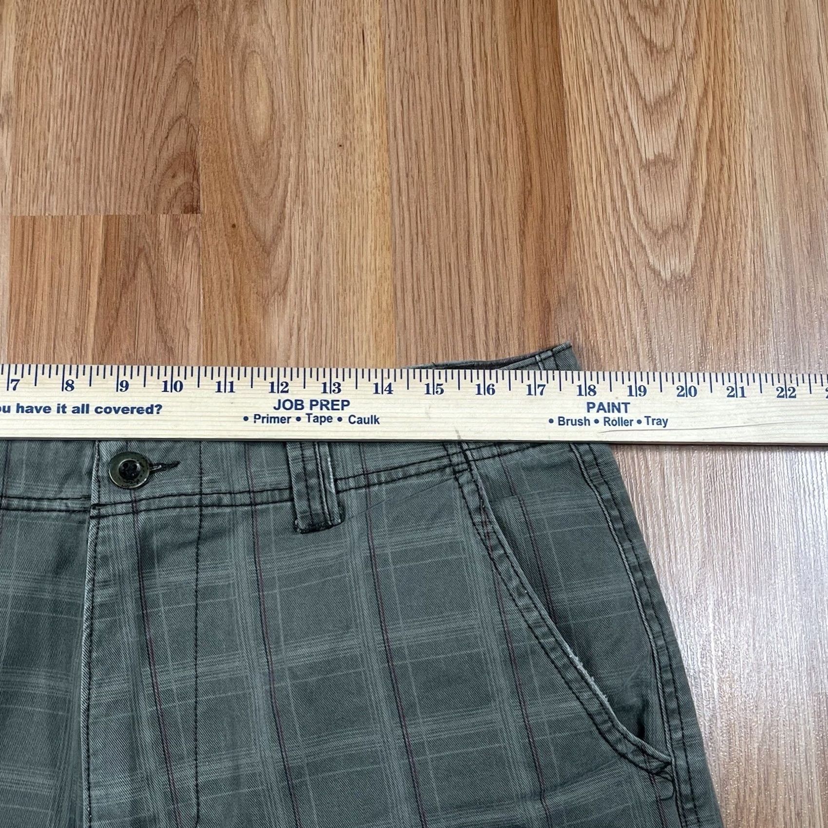 Iro Iron Khakis Cargo Utility Flat Front Pockets Shorts Mens 34 Gray Green Plaid - Good Condition Size US 34 / EU 50 - 3 Thumbnail