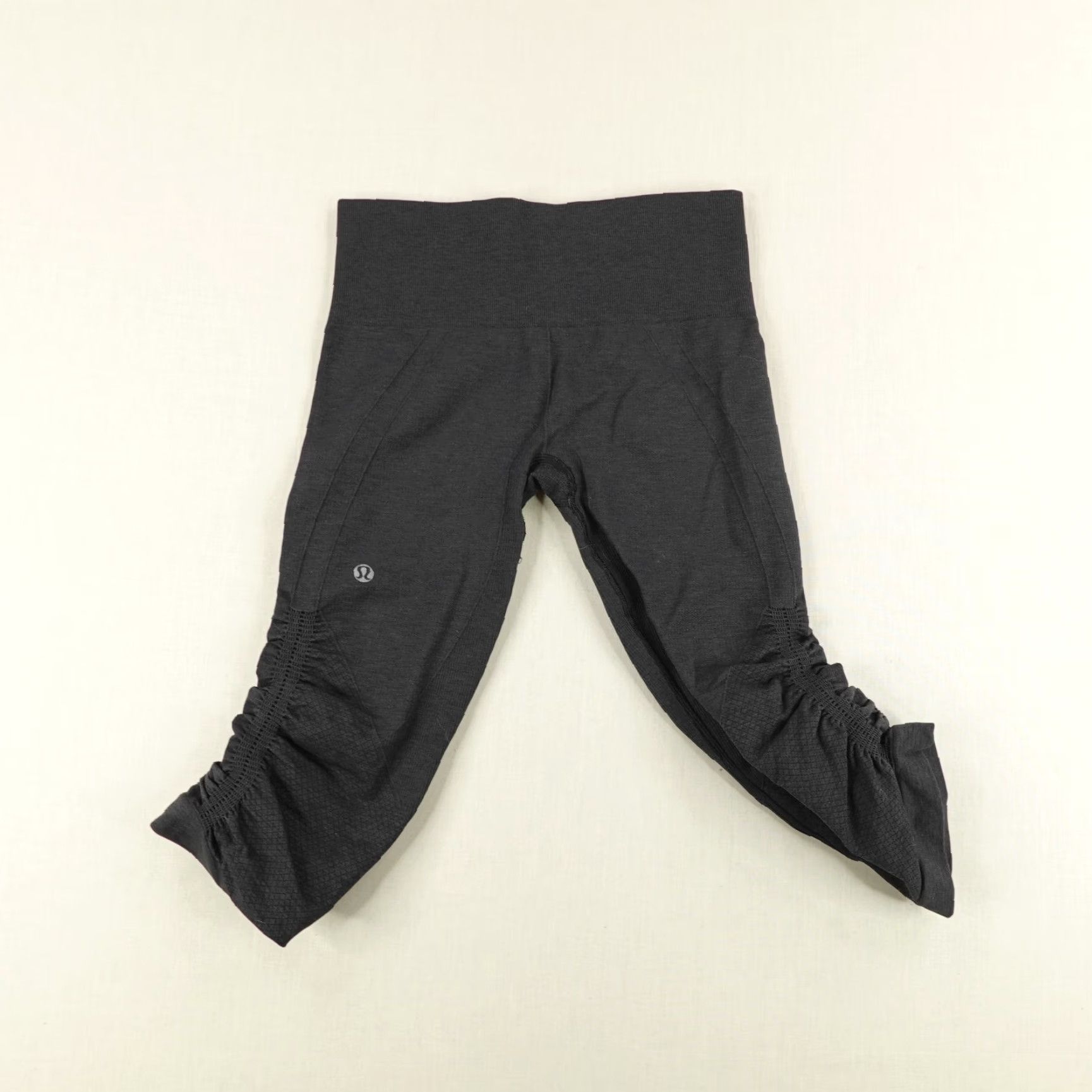 Lululemon VINTAGE Lululemon Leggings Womens 6 Black Ruched Leg Crop High Rise Capri Athletic Gym Size 24" / US 00 / IT 34 - 4 Thumbnail