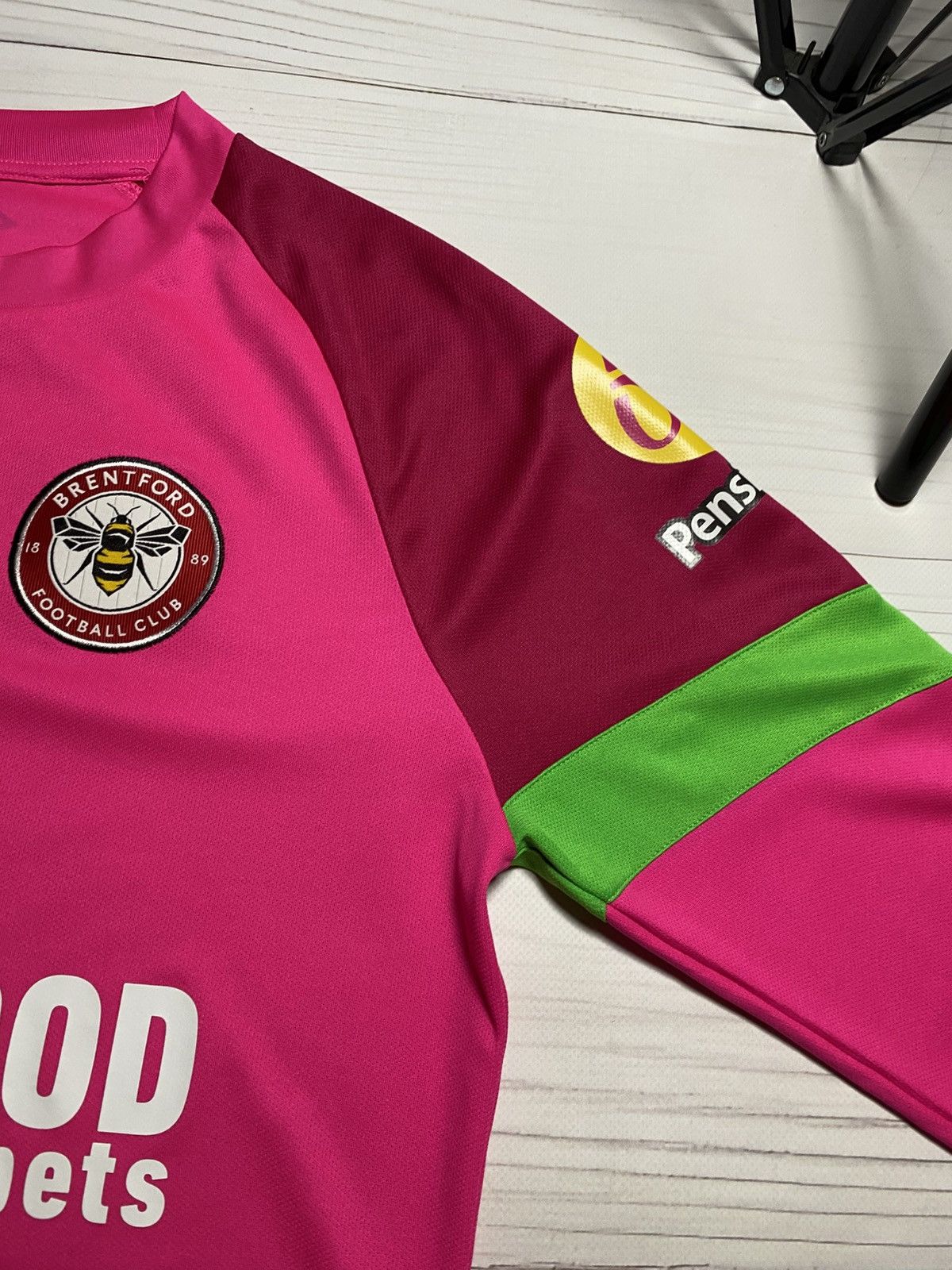 Umbro Umbro Brentford FC 2023/24 goalkeeper home soccer jersey Size US S / EU 44-46 / 1 - 13 Thumbnail