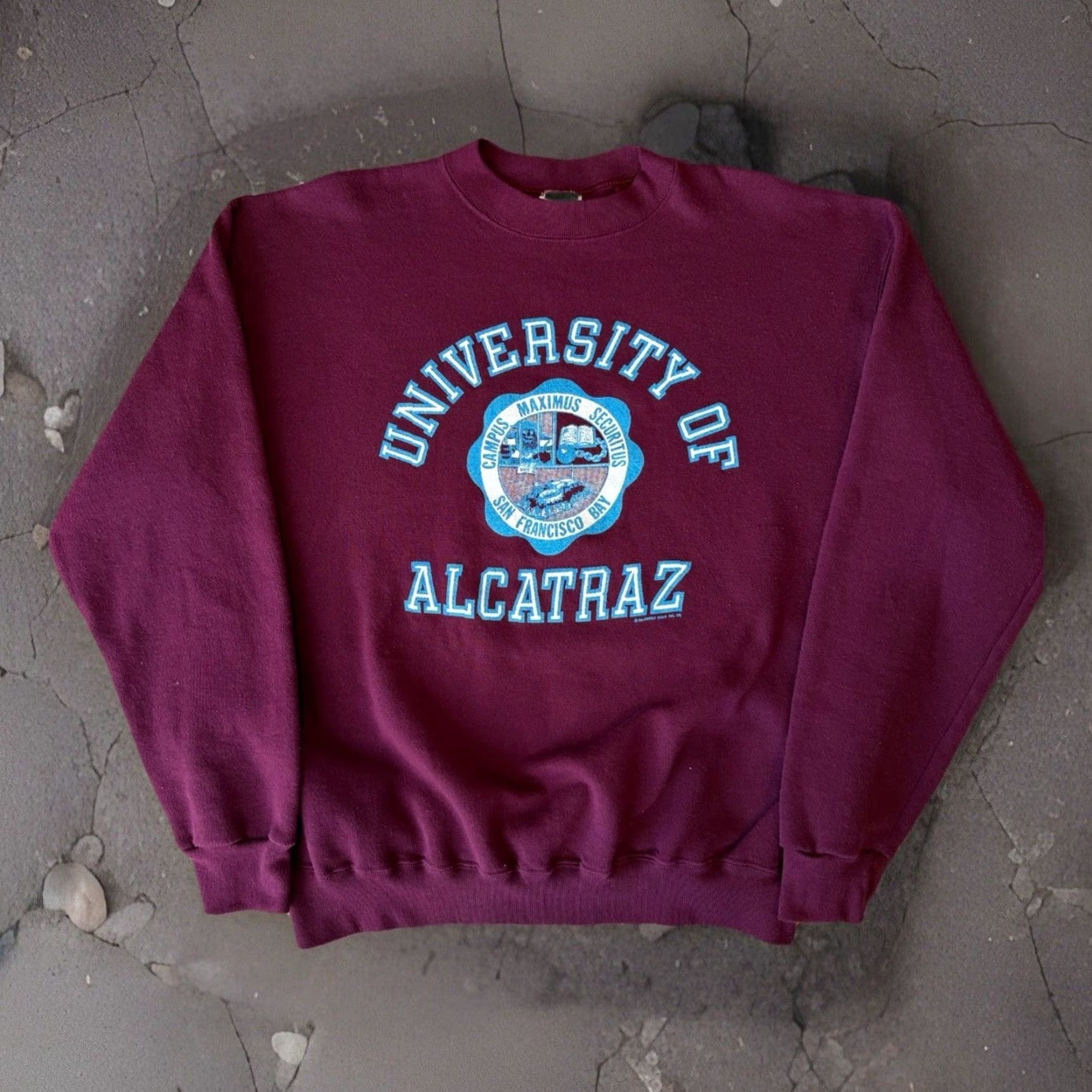 Vintage VINTAGE University of Alcatraz Sweatshirt XL Maroon 80s Fleece Men Crew Neck Heavyweight All Seasons San Francisco Logo Pullover Size US XL / EU 56 / 4 - 2 Thumbnail
