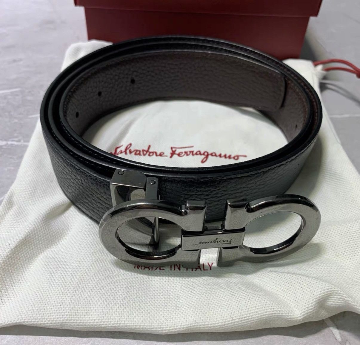 Salvatore Ferragamo Ferragamo Logo Smooth Buckle Leather Belt J42 Size ONE SIZE - 1 Thumbnail
