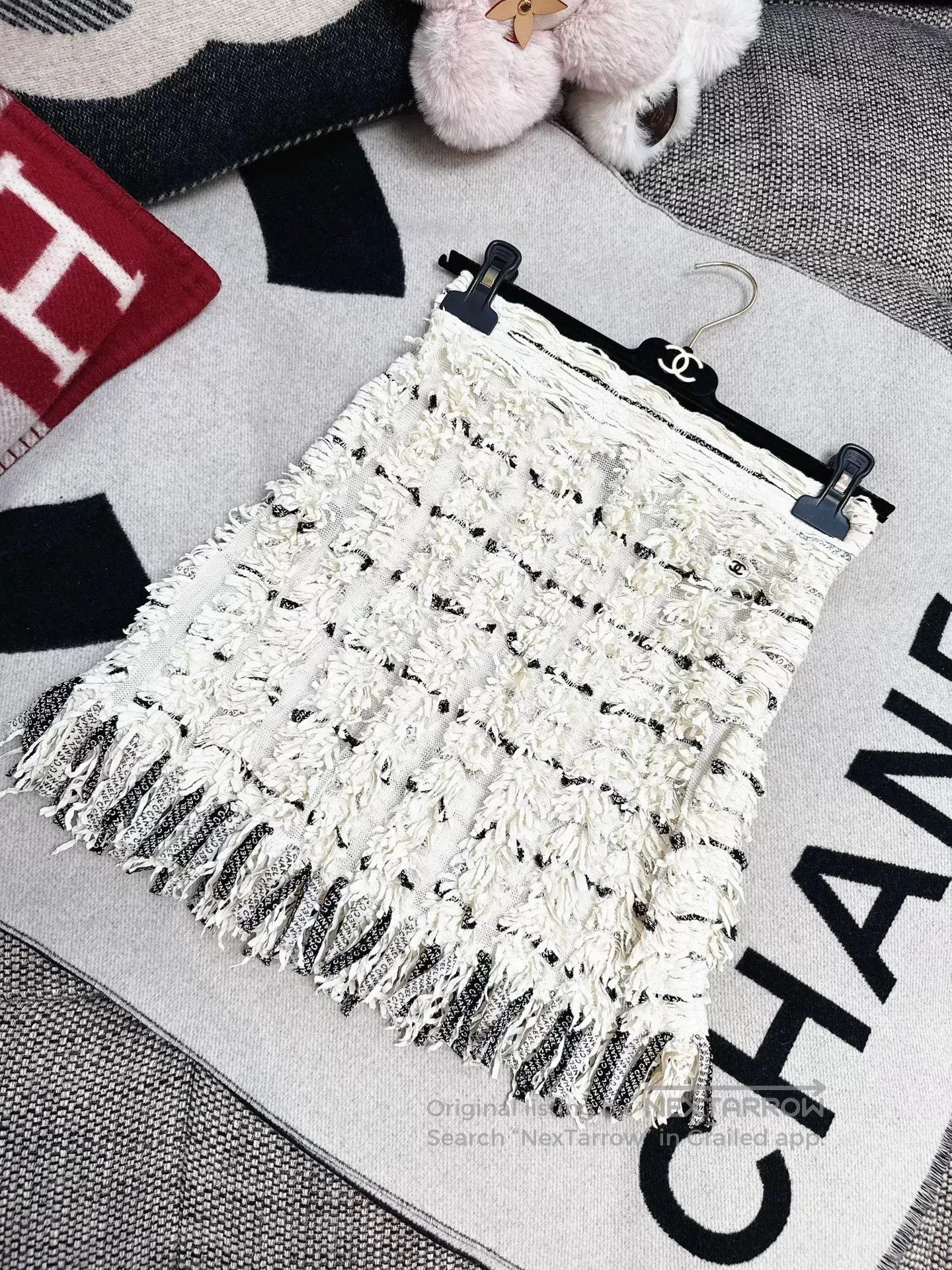 Chanel Chanel White and Black Logo Fringe Skirt. Size US 34 / EU 50 - 9 Thumbnail