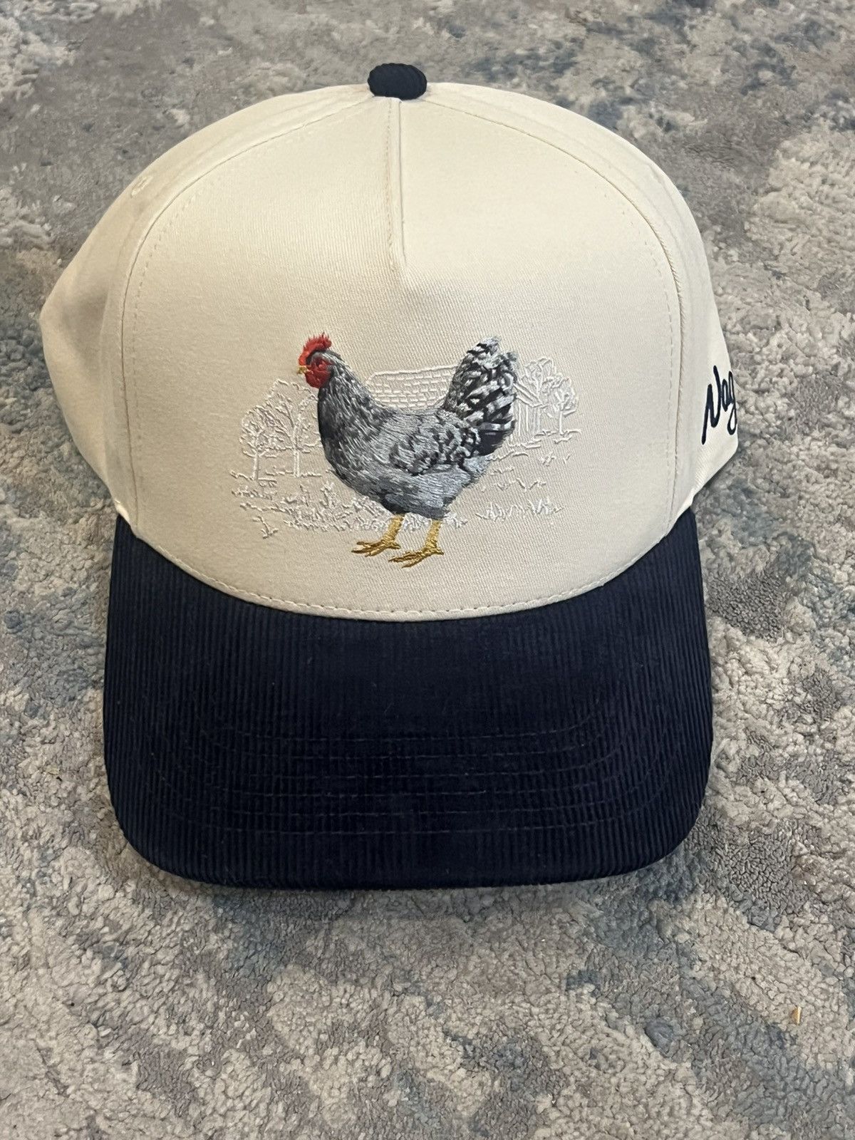 Other Beige and navy blue snap back Size ONE SIZE - 1 Thumbnail
