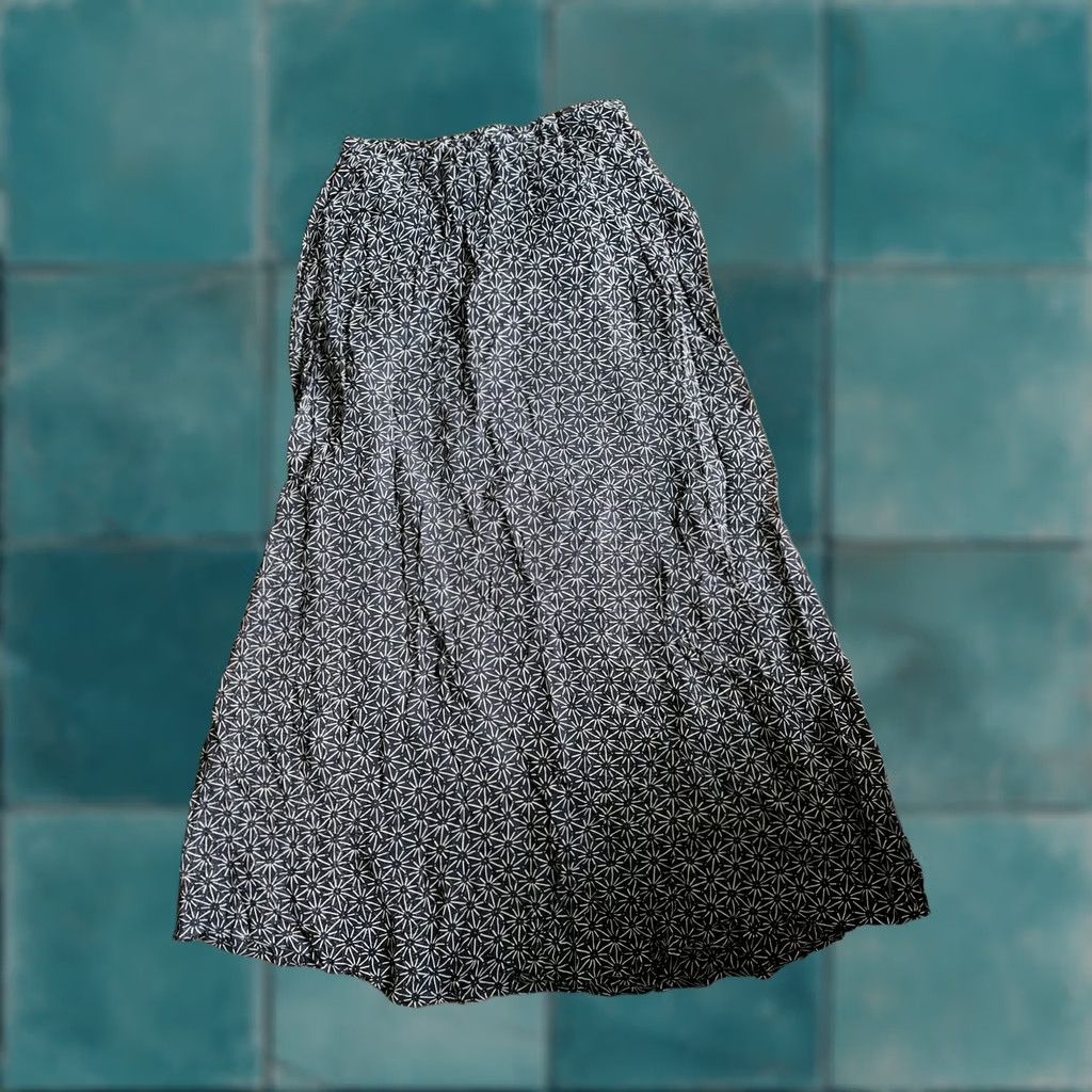 Merona Merona Women's Black White Skirt - Size 10 Skirt Regular 10 Black White Rayon Cotton Travel Casual Business Women Size 32" / US 10 / IT 46 - 1 Thumbnail
