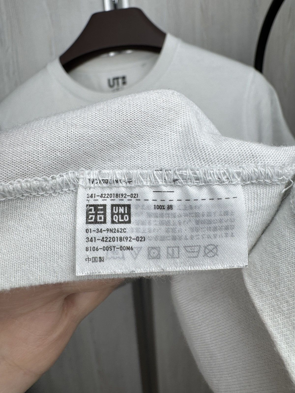 Kaws Uniqlo x Kaws white big logo vintage shirt Size US S / EU 44-46 / 1 - 8 Thumbnail