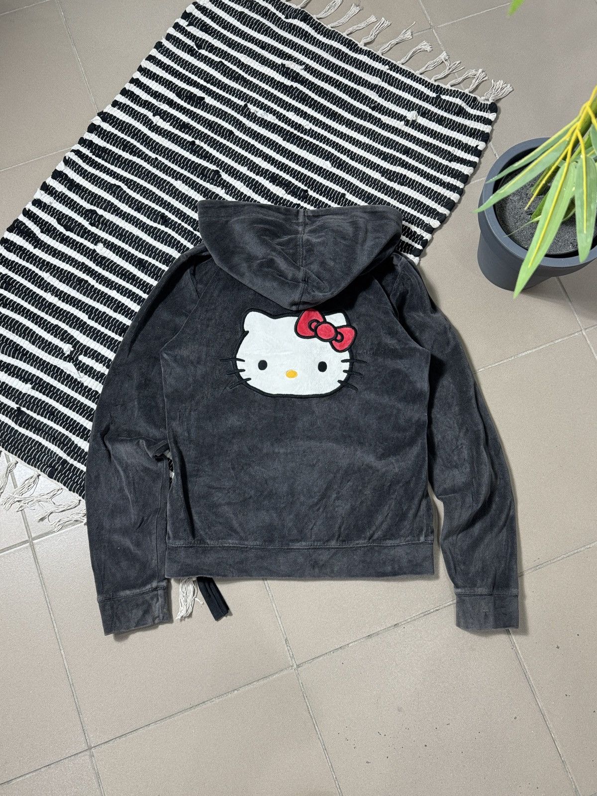 Other VINTAGE HELLO KITTY VELOUR 2000s ZUP UP HOODIE Size S / US 4 / IT 40 - 1 Thumbnail