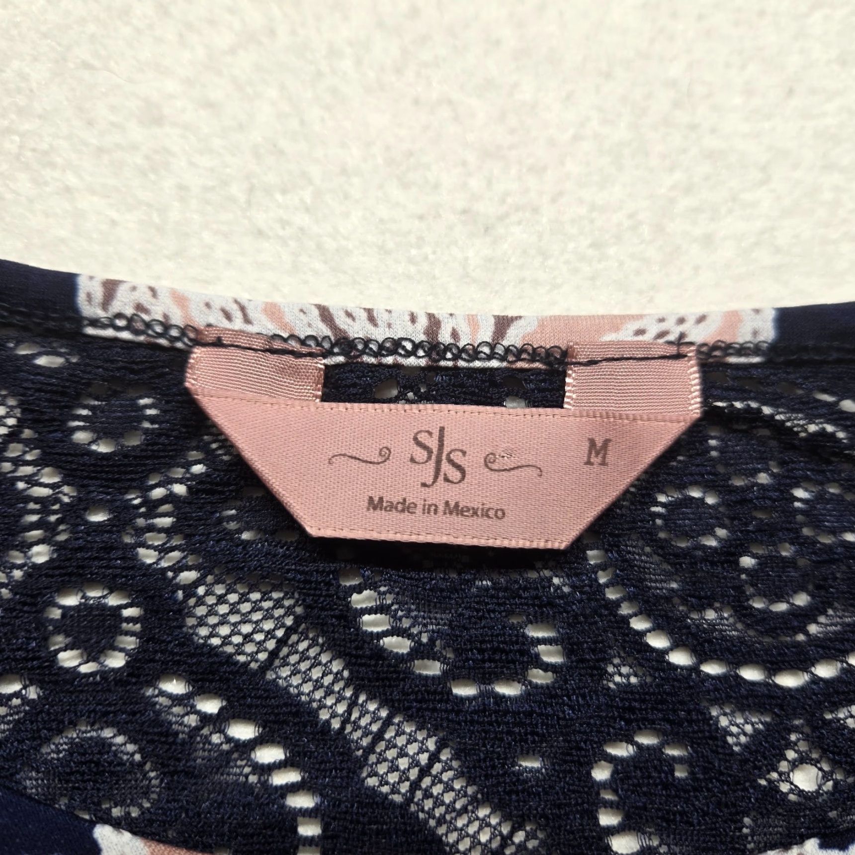 Vintage SJS Blouse Adult Womens Size Medium Navy Blue Floral Short Sleeve Lace Shirt Size M / US 6-8 / IT 42-44 - 3 Thumbnail