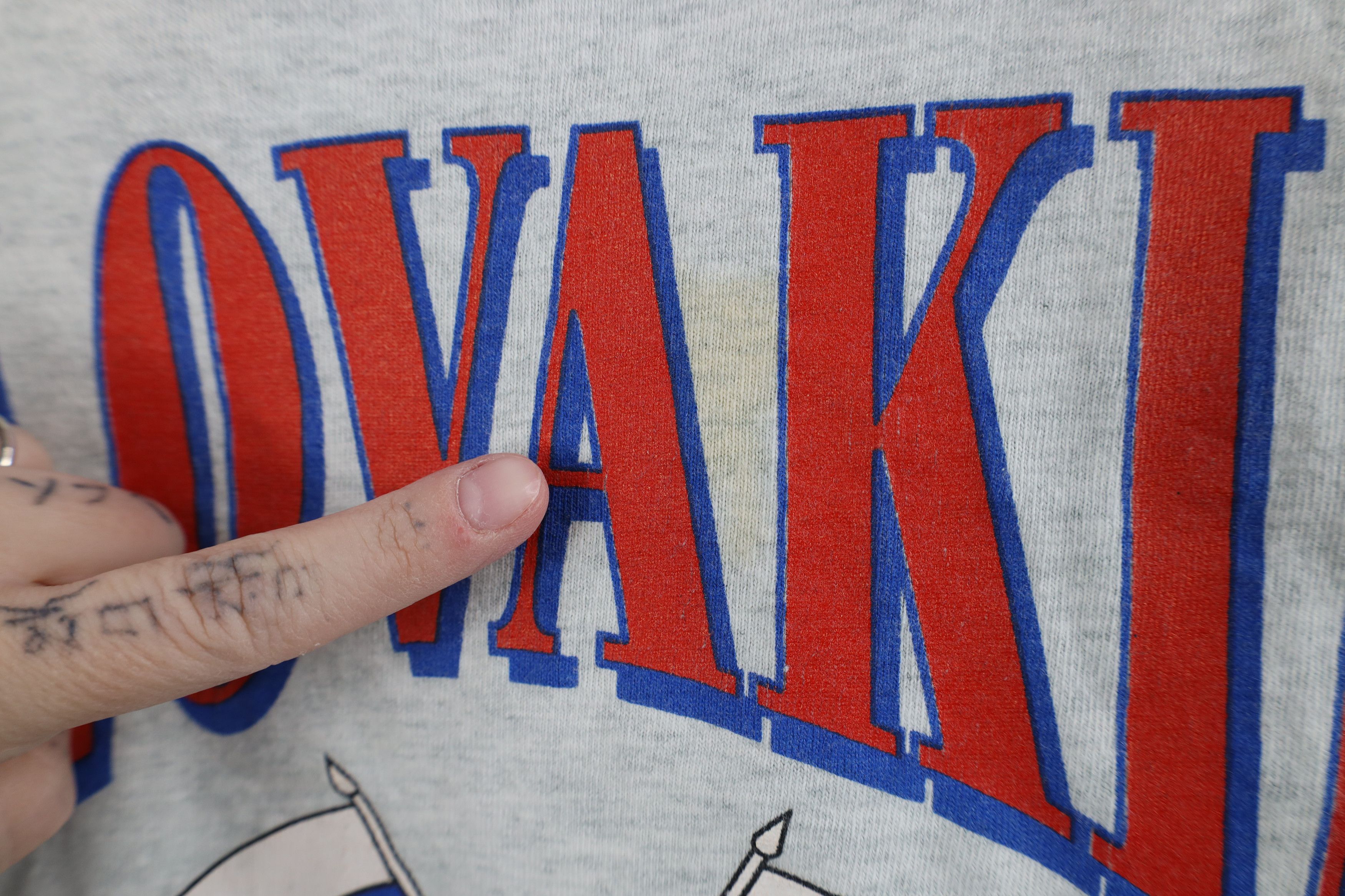 Vintage Vintage 90s Slovakia Slovensko T-Shirt Heather Gray USA Size US L / EU 52-54 / 3 - 5 Thumbnail