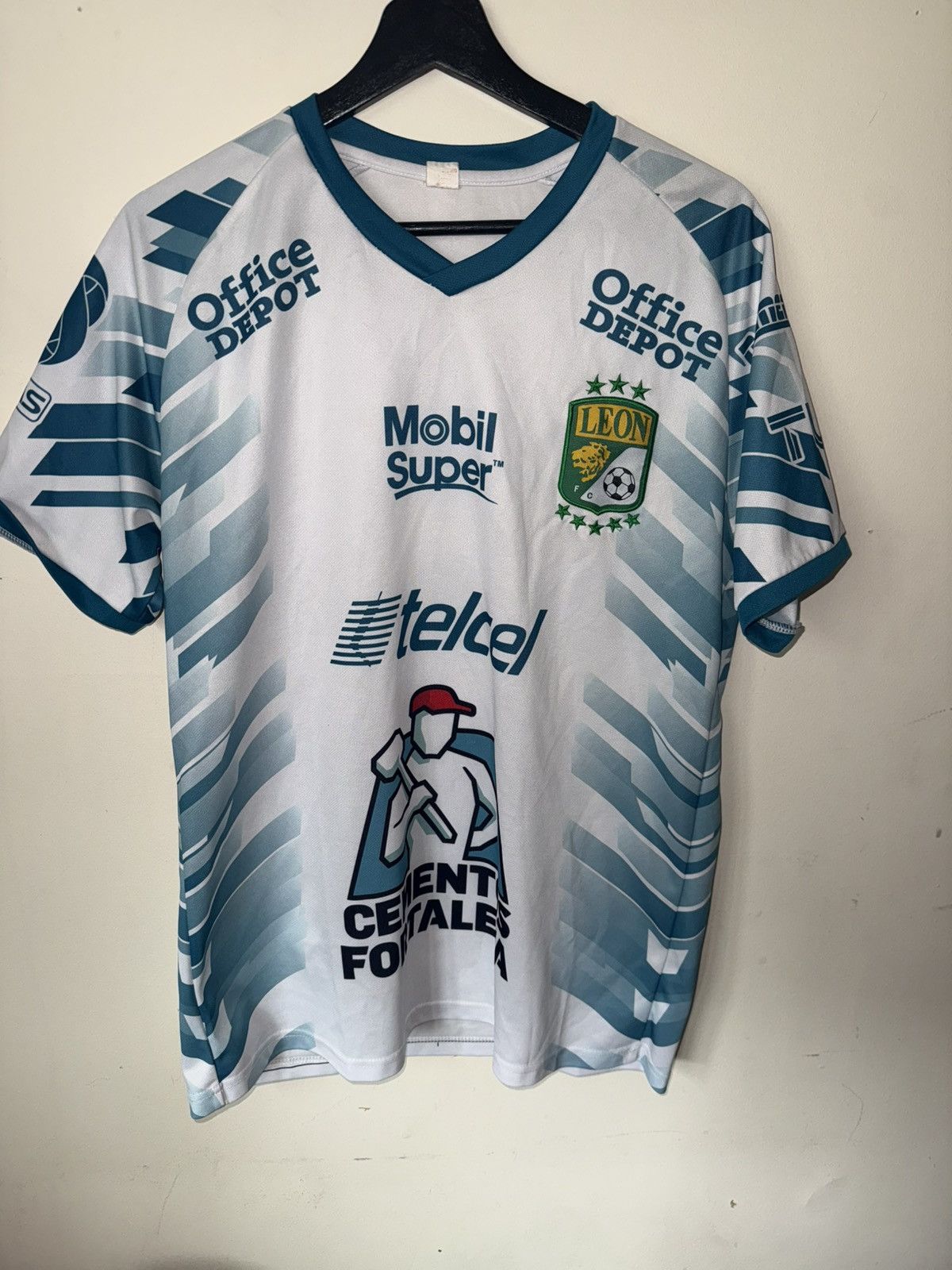 Other Club Leon 20-21 3rd Kit Size US L / EU 52-54 / 3 - 1 Thumbnail