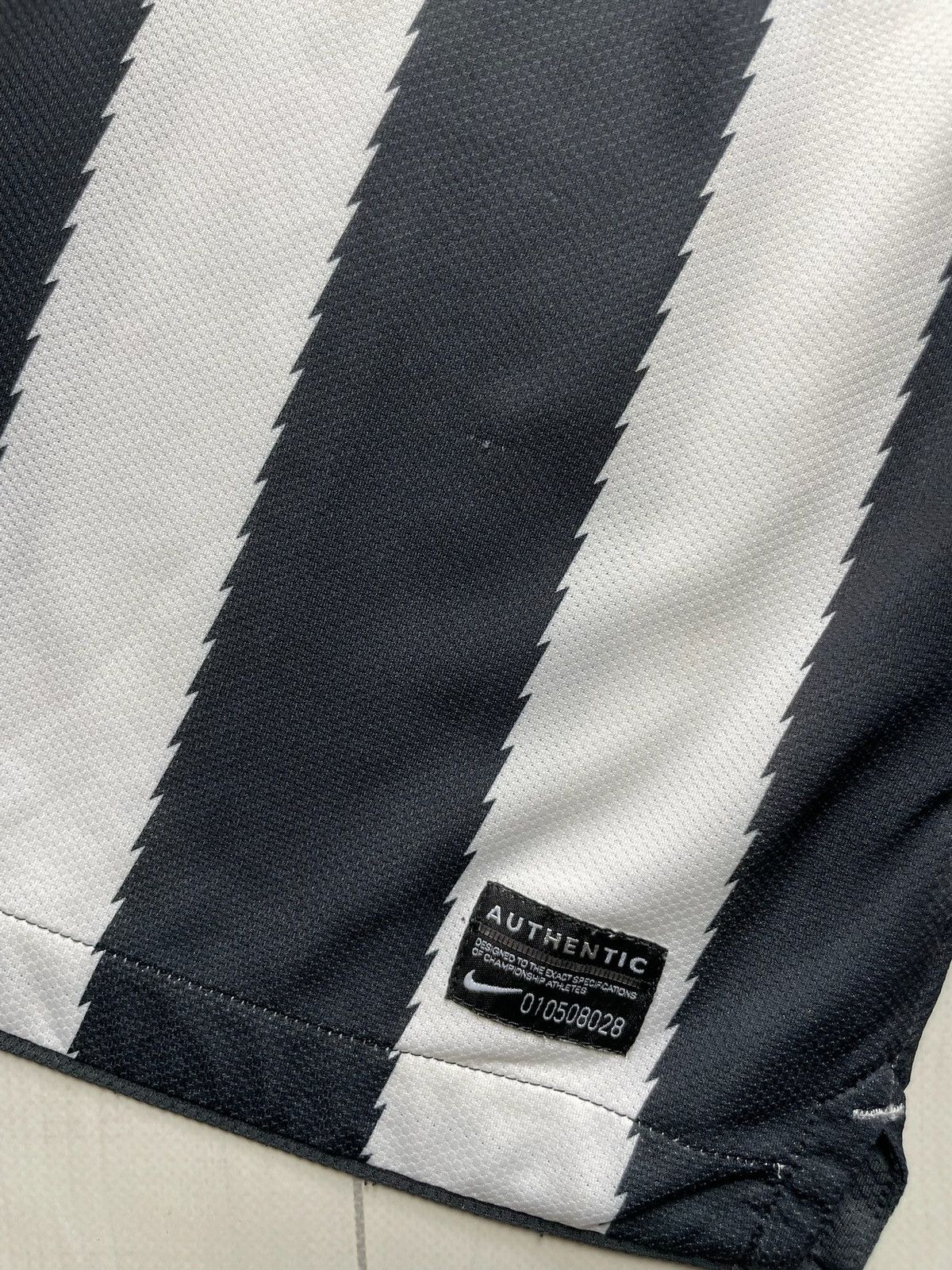 Nike × Vintage Vintage Juventus Nike soccer jersey size S striped Size US S / EU 44-46 / 1 - 3 Thumbnail