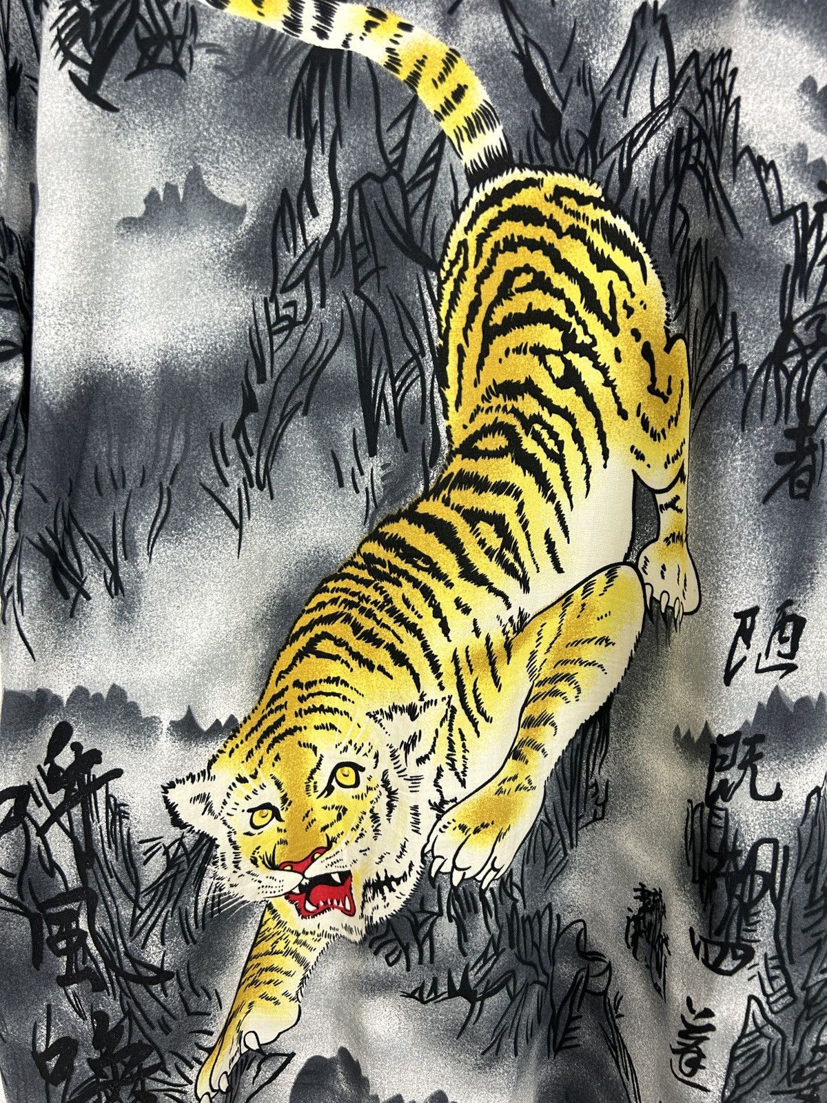 Vintage Vintage Crazy Tiger Allover Design Cartoon AOP Shirt Size US XL / EU 56 / 4 - 4 Thumbnail
