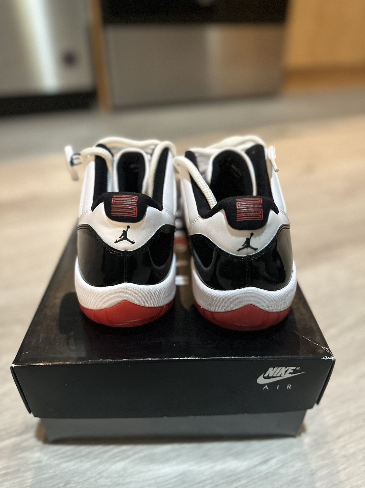 Jordan 11 Retro Low concord Bred toe