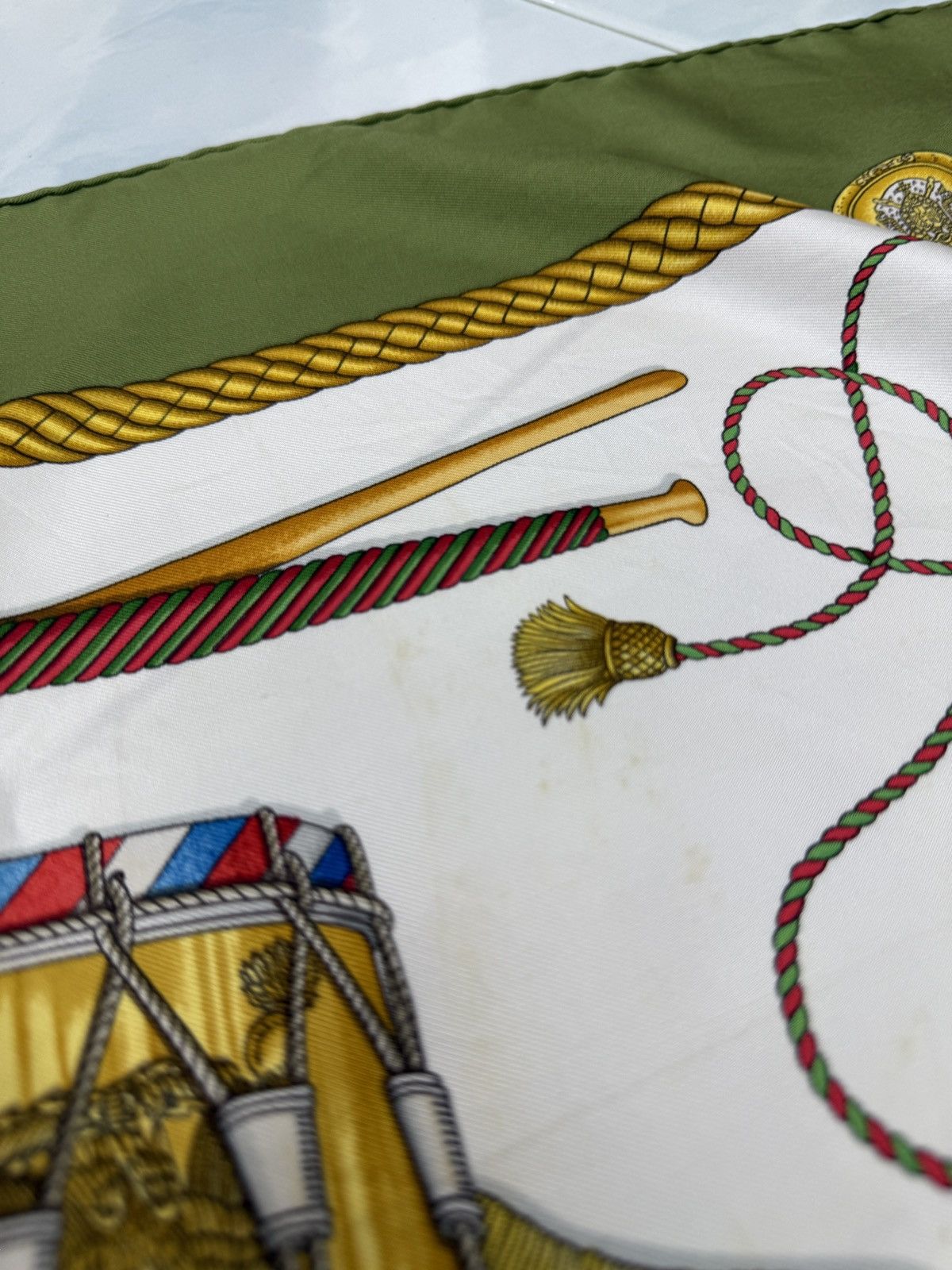 Hermes 🔥🔥🔥AUTHENTIC VINTAGE HERMES LES TAMBOURS SILK SCARF Size ONE SIZE - 6 Thumbnail
