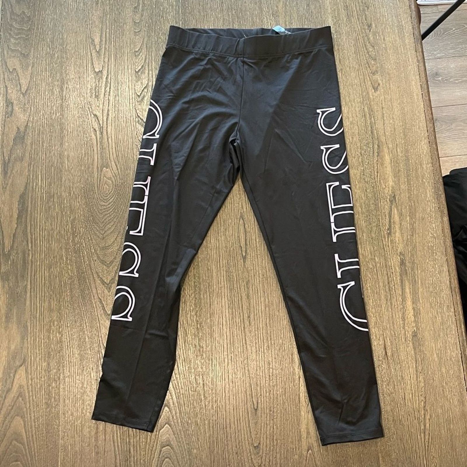 Guess NWOT Guess Black Cropped Capri Leggings Logo Print Size L Size 31" - 1 Thumbnail