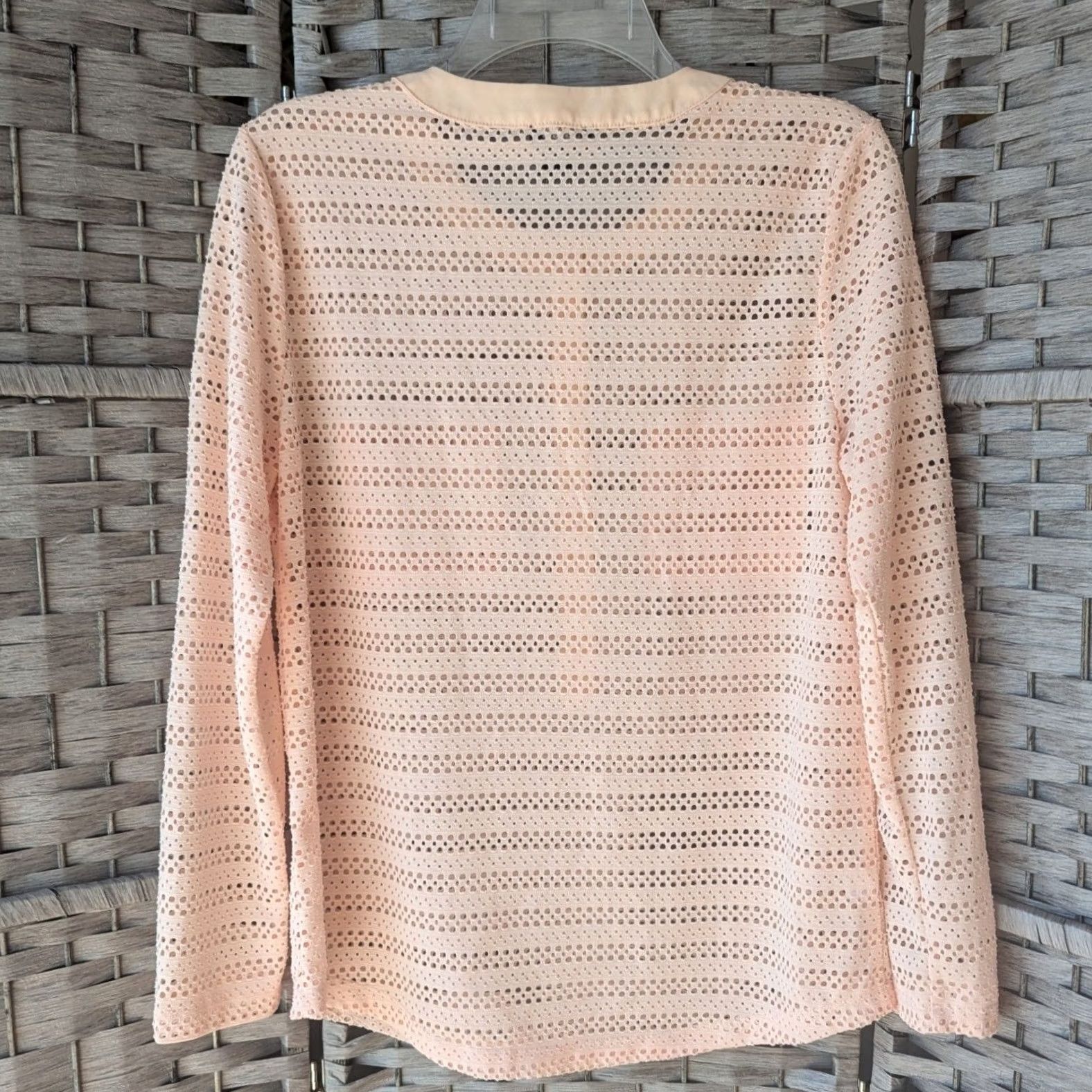 Ann Taylor Ann Taylor Blouse Henley Long Sleeve Pink Eyelet Lace Size M Women Regular Modern Classic Casual Workwear Size M / US 6-8 / IT 42-44 - 4 Thumbnail