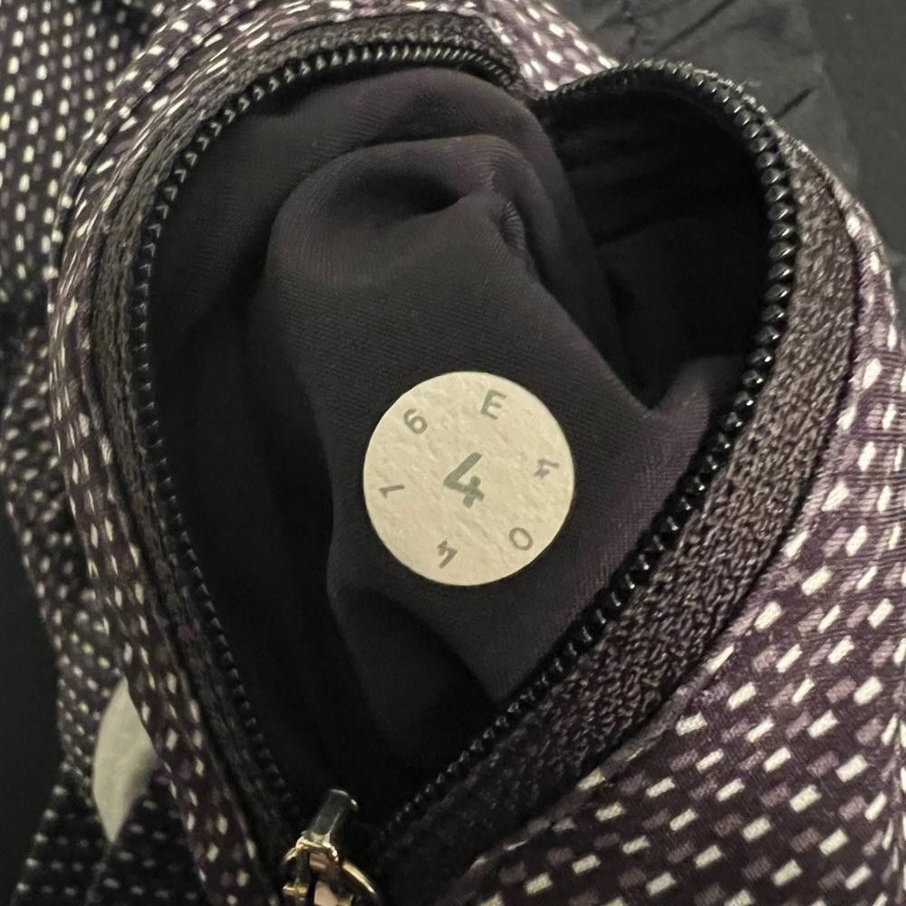 Lululemon Lululemon tracker black white size 4 Size 27" / US 4 / IT 40 - 8 Thumbnail