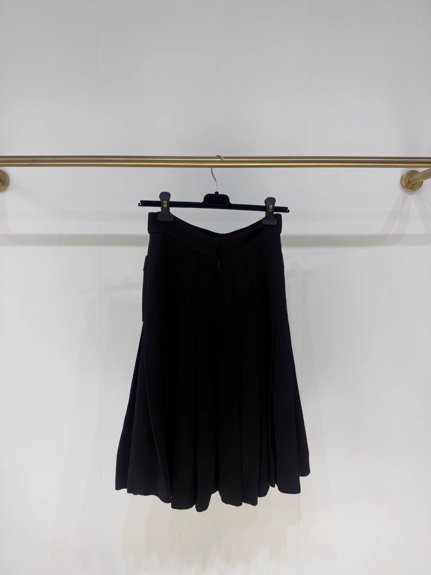 Chanel Chanel black pleated midi skirt FR36 98 new Size 26" / US 2 / IT 38 - 3 Thumbnail