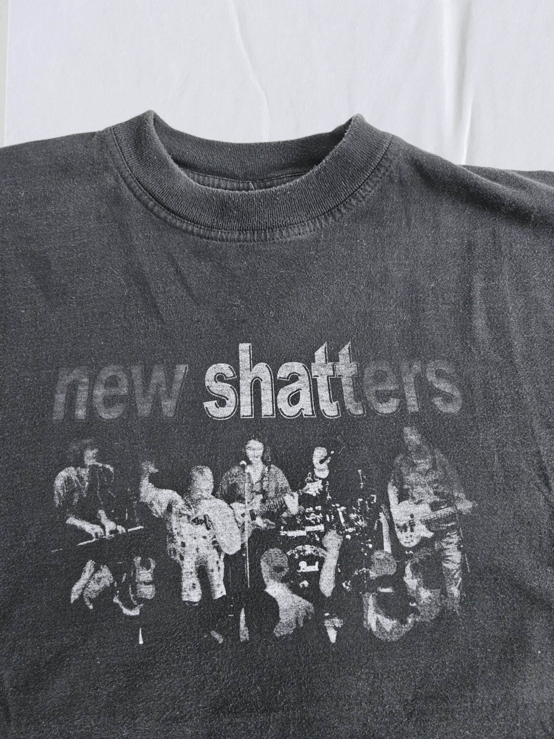 Band Tees Vintage band tees New shatters American tour Size US M / EU 48-50 / 2 - 6 Thumbnail