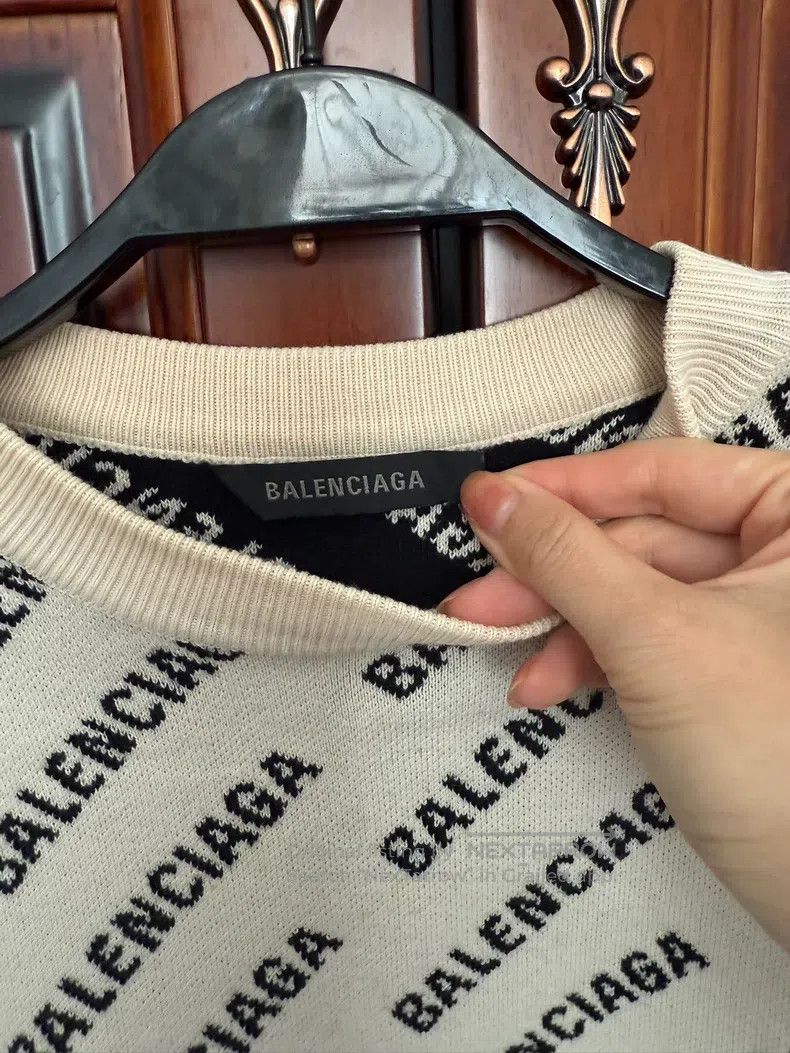 Balenciaga Balenciaga Full logo white sweater, size XS Size US XS / EU 42 / 0 - 2 Thumbnail