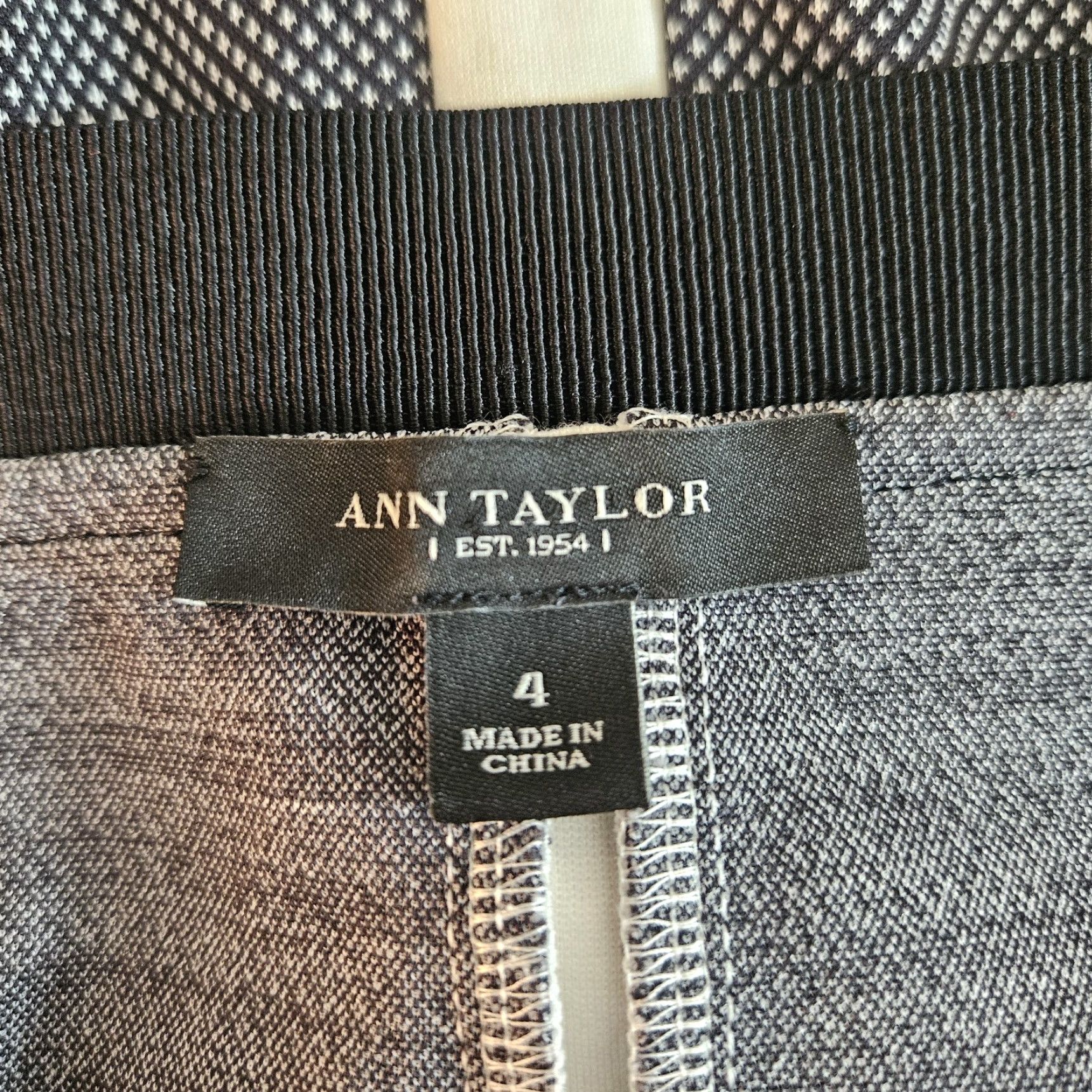 Ann Taylor Ann Taylor Womens Pencil Skirt Sz 4 Black White Side Zip Color Block Short White Black Womens 90s? Size 27" / US 4 / IT 40 - 4 Thumbnail