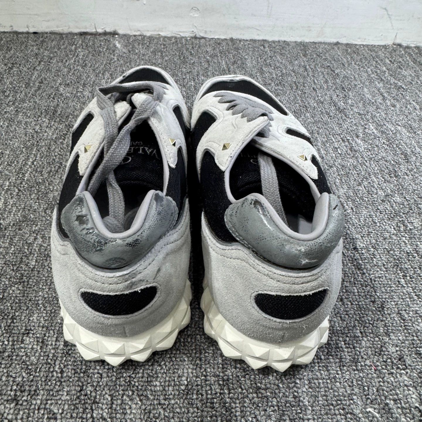 Valentino Valentino 98 New Casual Sneakers 40 Heel Chip Size US 7 / EU 40 - 4 Thumbnail
