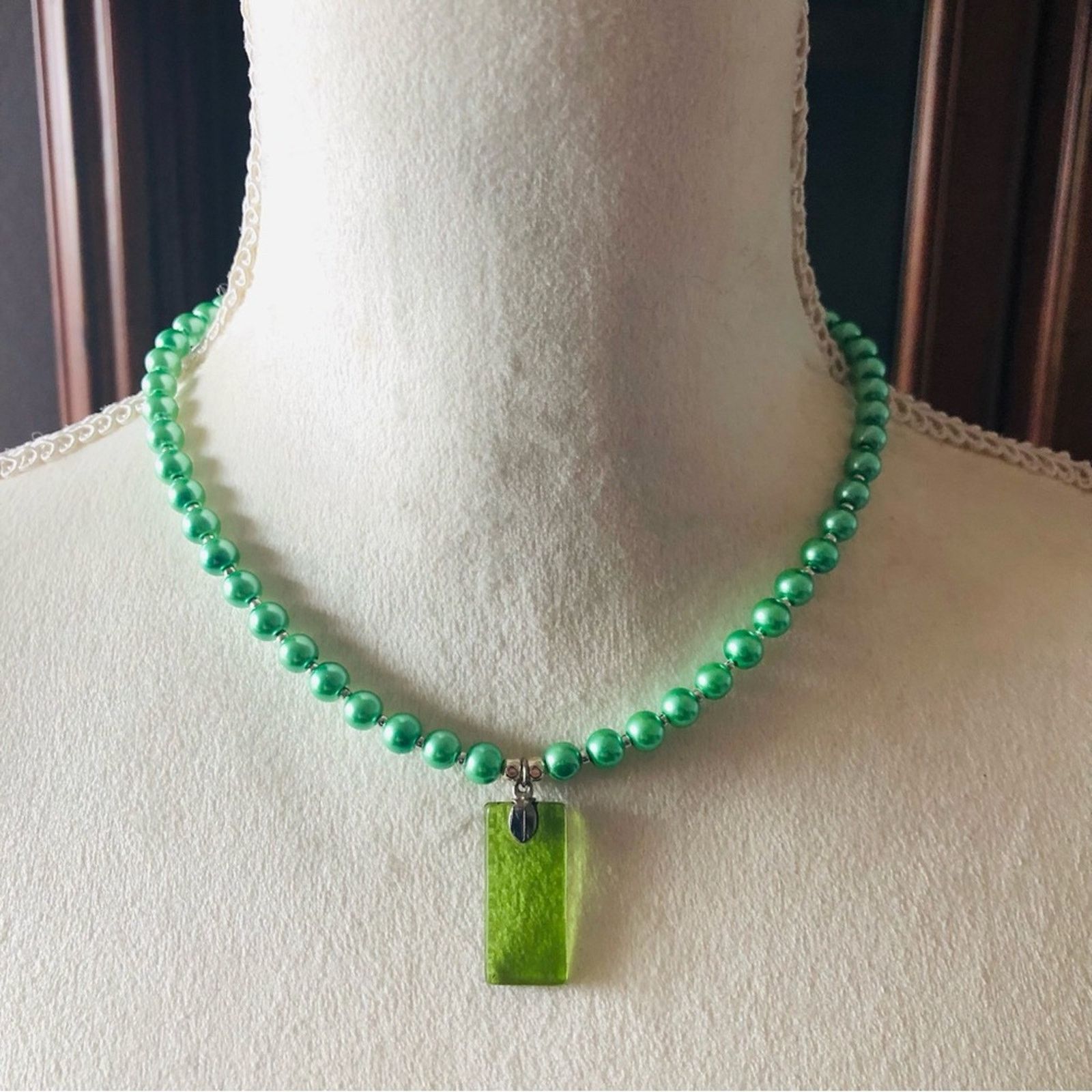 Handmade Handcrafted repurpose green glass pendant Pearl necklace Size ONE SIZE - 2 Thumbnail