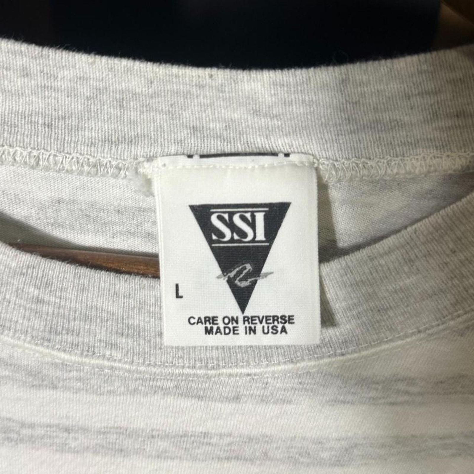Hanes Vintage 90s Single Stitch International Concept Tee Shirt Size US L / EU 52-54 / 3 - 3 Thumbnail