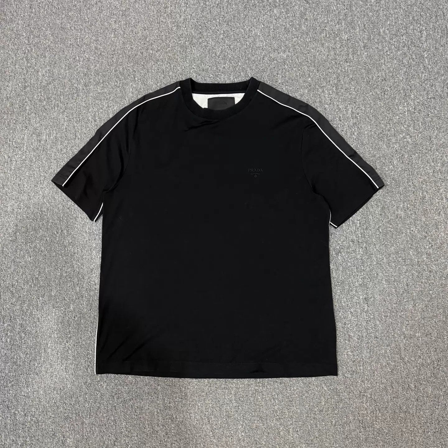 Prada Prada Black Embroidered Logo SS L 99 New Size US L / EU 52-54 / 3 - 1 Thumbnail