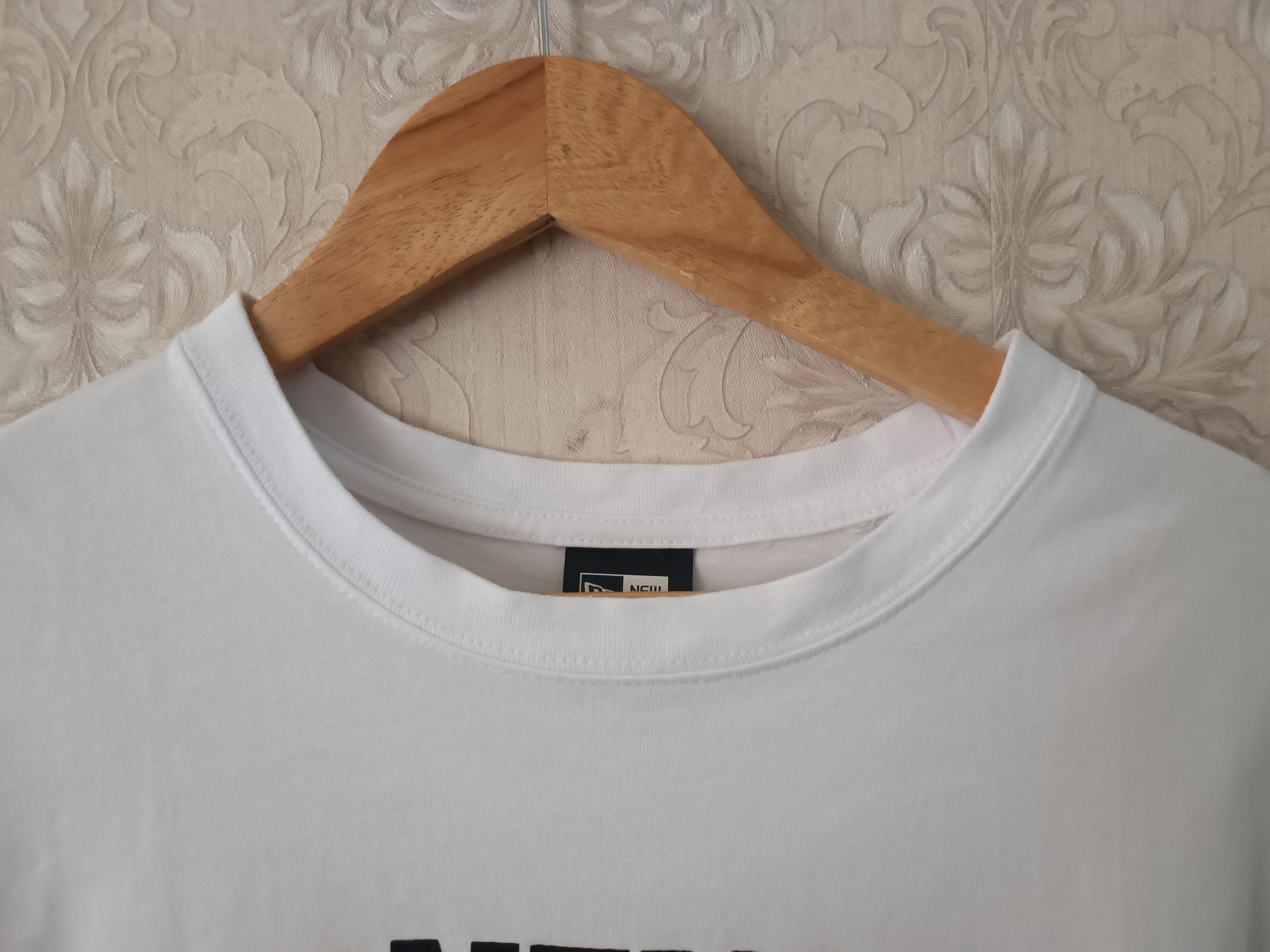 New Era ♦️New Era Spell Out Logo T Shirt Size US L / EU 52-54 / 3 - 4 Thumbnail