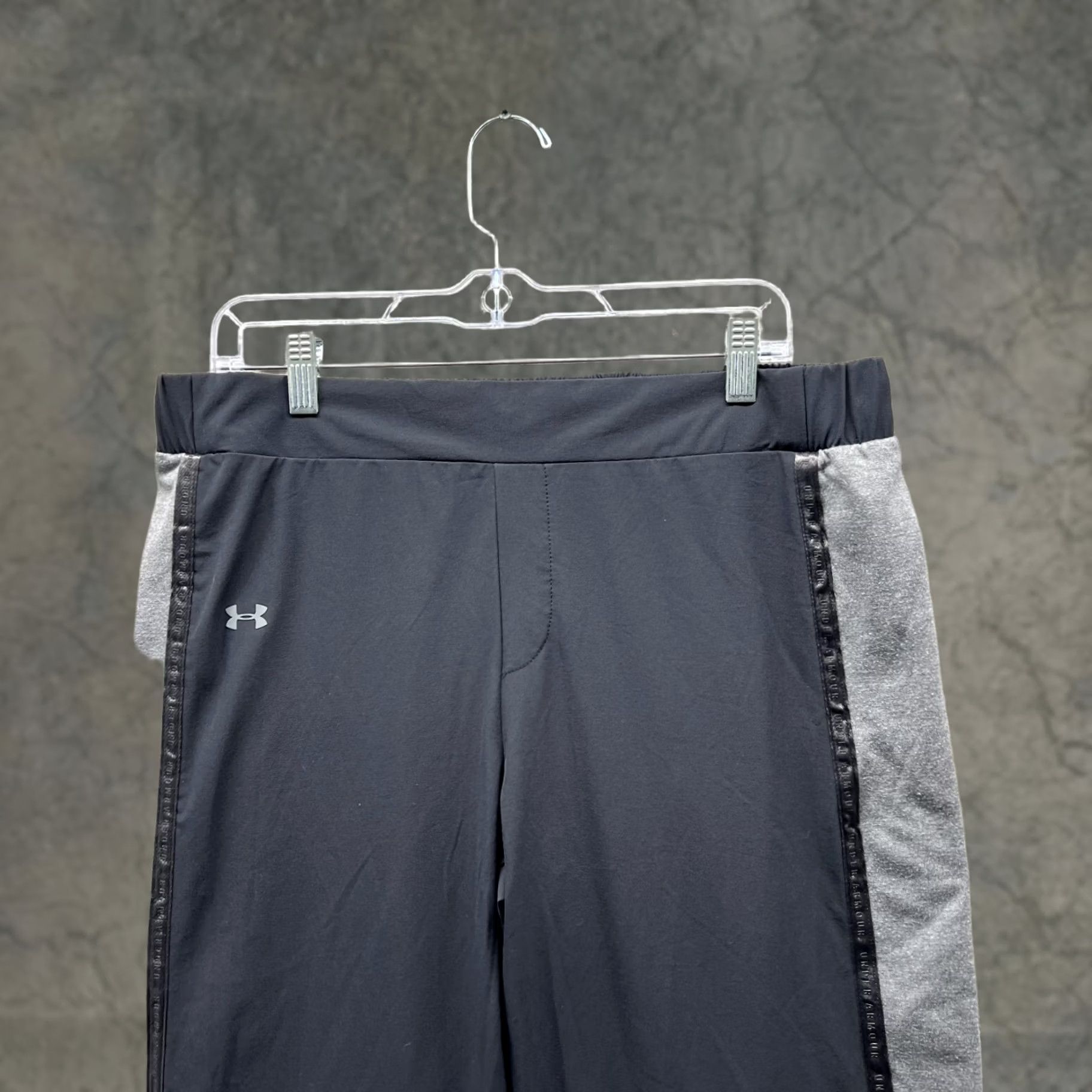 Under Armour Under Armour Pants Women Large Black Athletic Stretch Heatgear Loose Fit UA Regular Inseam 31 in Pockets Belted? Size 36" / US 14 / IT 50 - 1 Thumbnail