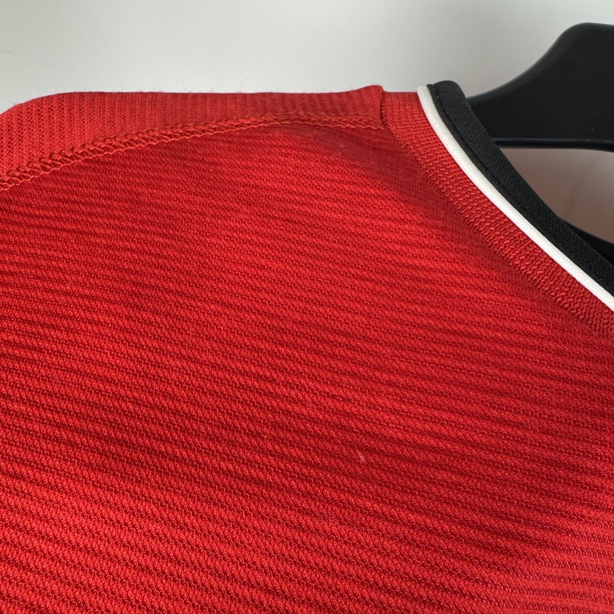 Umbro MANCHESTER UNITED 2000 2002 HOME FOOTBAL SHIRT SOCCER JERSEY Size US XL / EU 56 / 4 - 10 Thumbnail