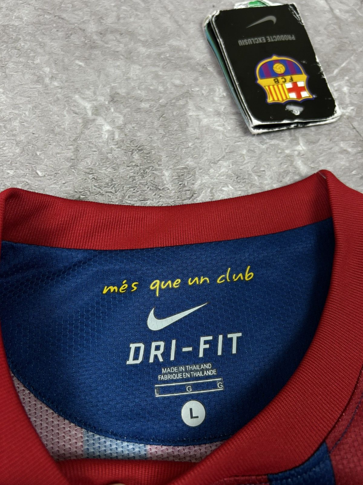 Nike Vintage Nike Barcelona soccer jersey 10 Messi Size L Size US L / EU 52-54 / 3 - 11 Thumbnail