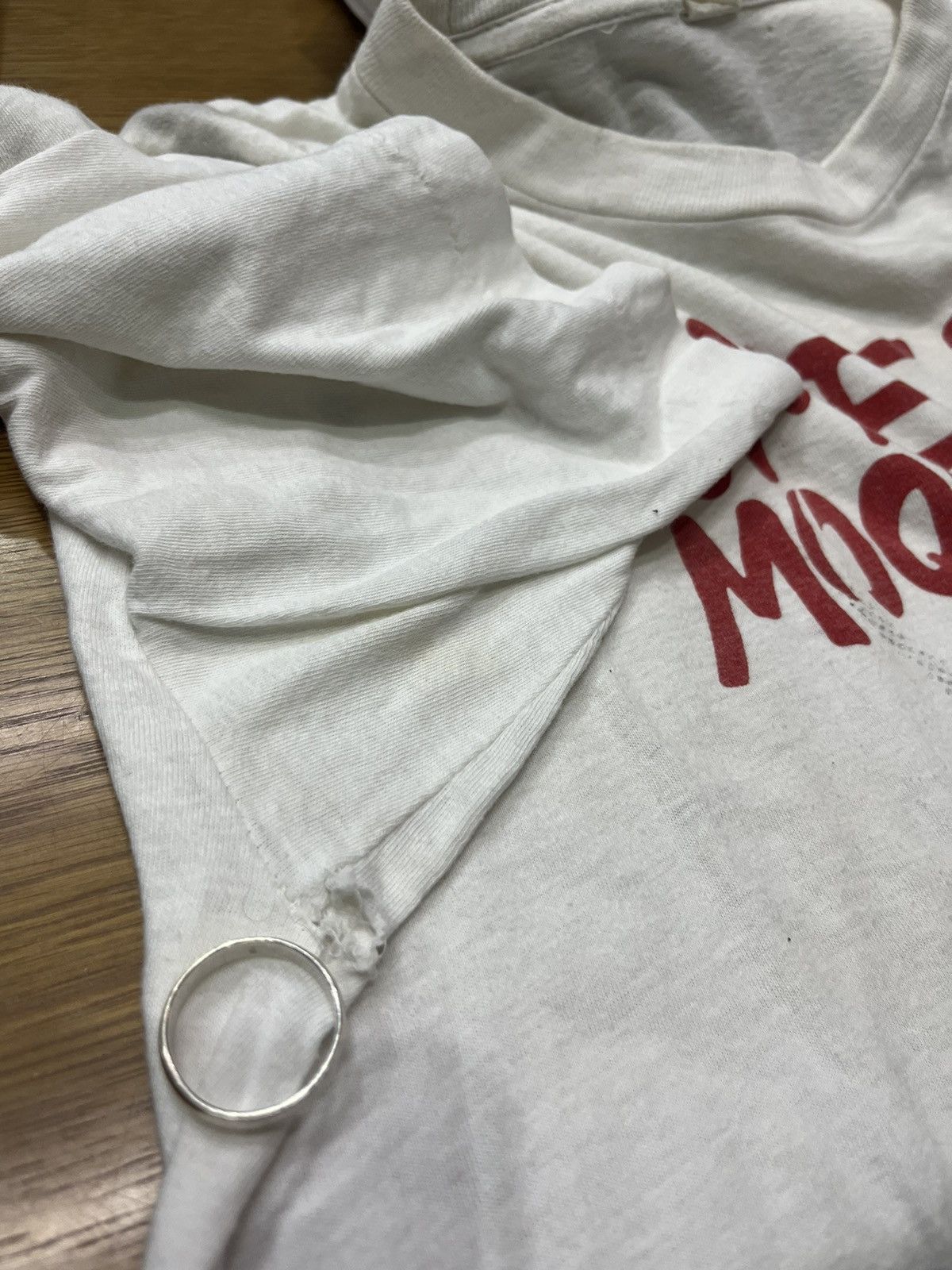 Vintage Vintage Fume Pas La Moquette… Ca Rend Malade !! 90’s T-shirt Size US XL / EU 56 / 4 - 11 Thumbnail
