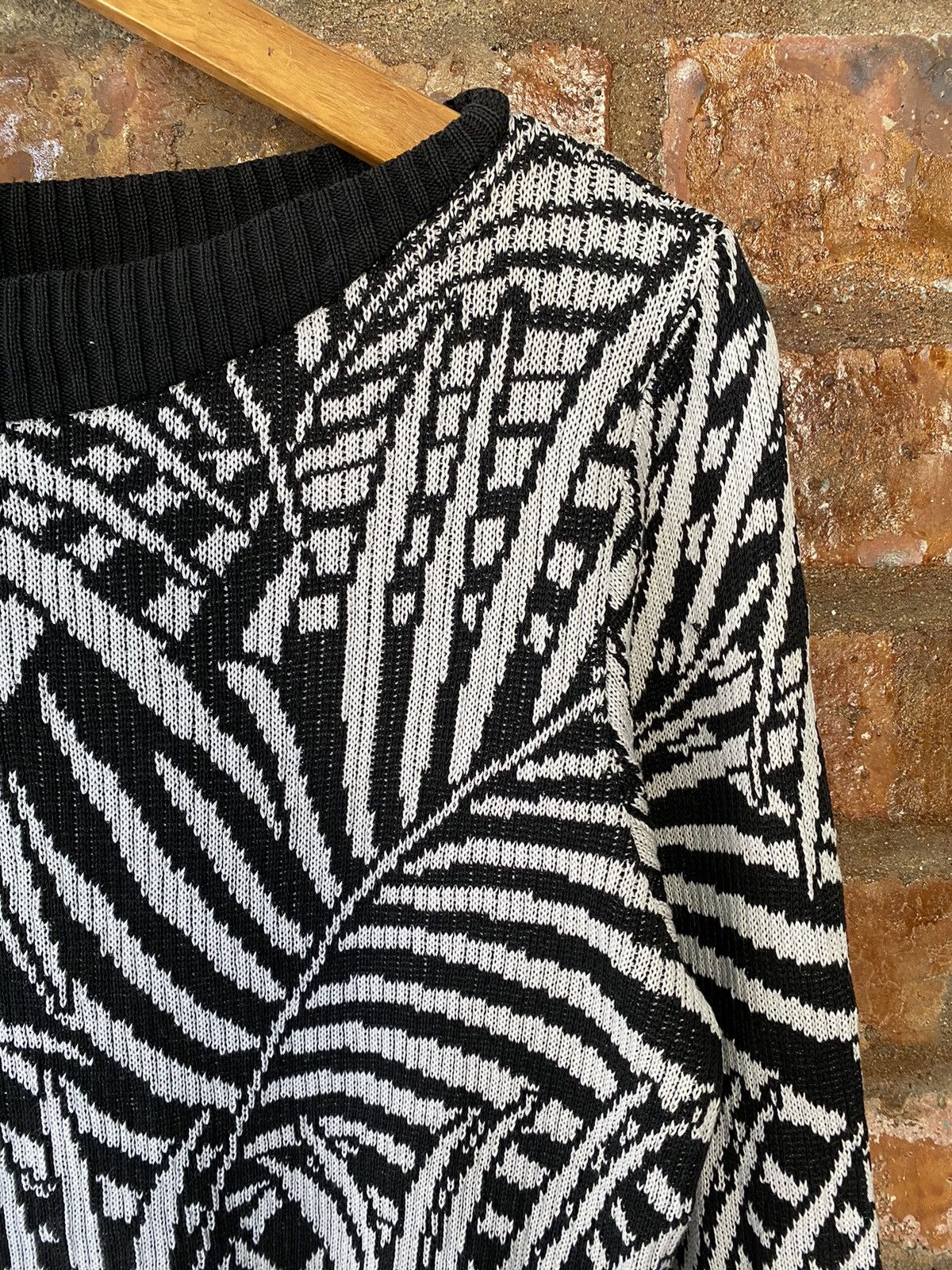 Saint Laurent Paris 1980’s Rive Gauche Intarsia Jacquard Zebra floral knit Size M / US 6-8 / IT 42-44 - 5 Thumbnail