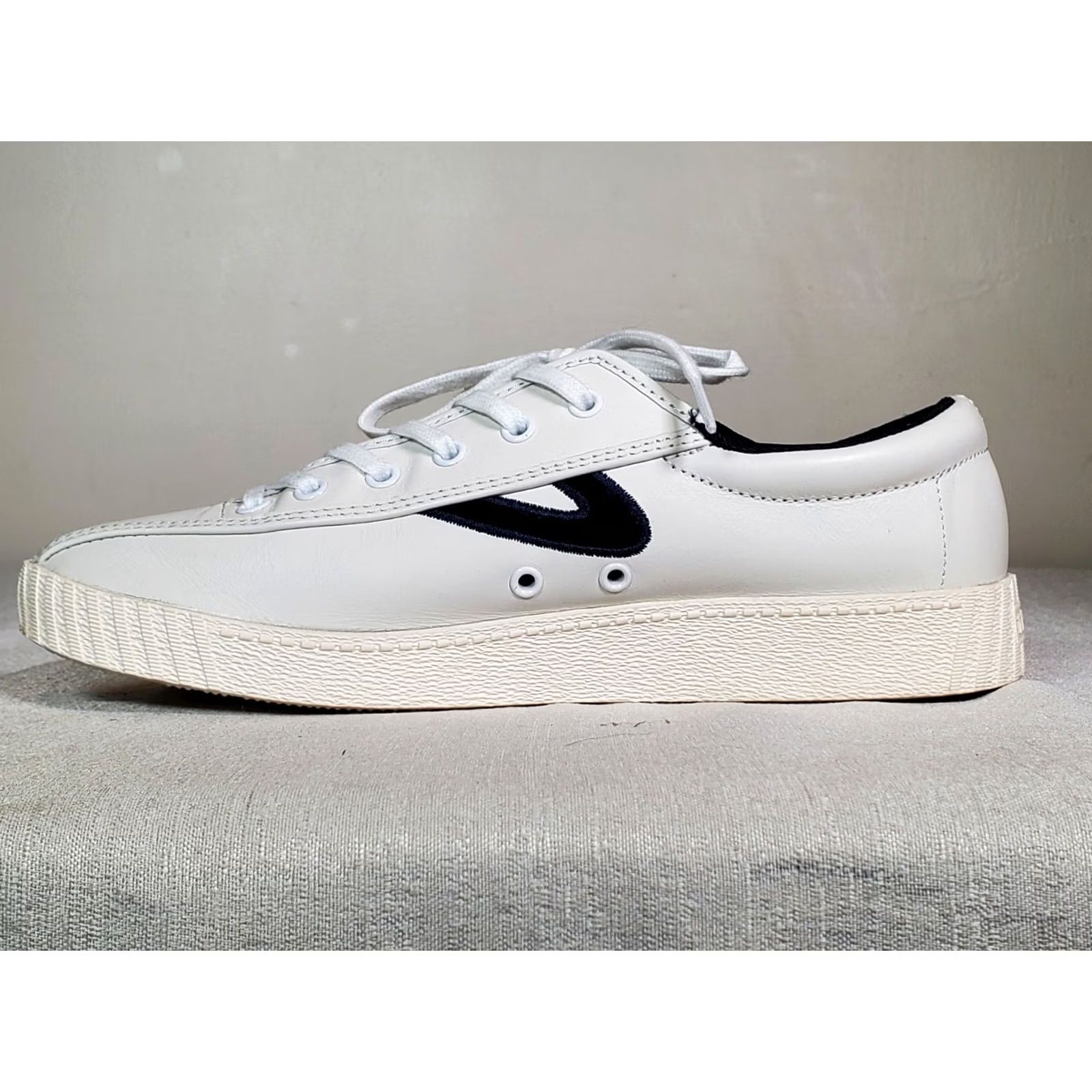 Tretorn Tretorn Nylite Plus Sneaker White Leather Velvet Navy Logo Womens US 7.5, 5.5 UK Size US 6 / IT 36 - 3 Thumbnail