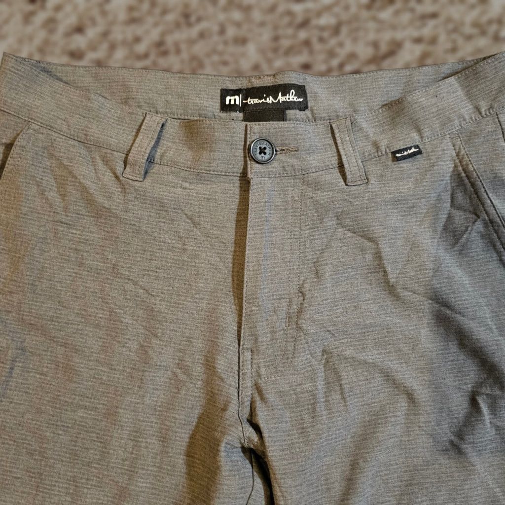 TravisMathew Travis Mathew Shorts Mens 30 Gray 10 Inch Golf Stretch Performance Casual Preppy Chino Pants/Shorts Mens Size US 30 / EU 46 - 1 Thumbnail