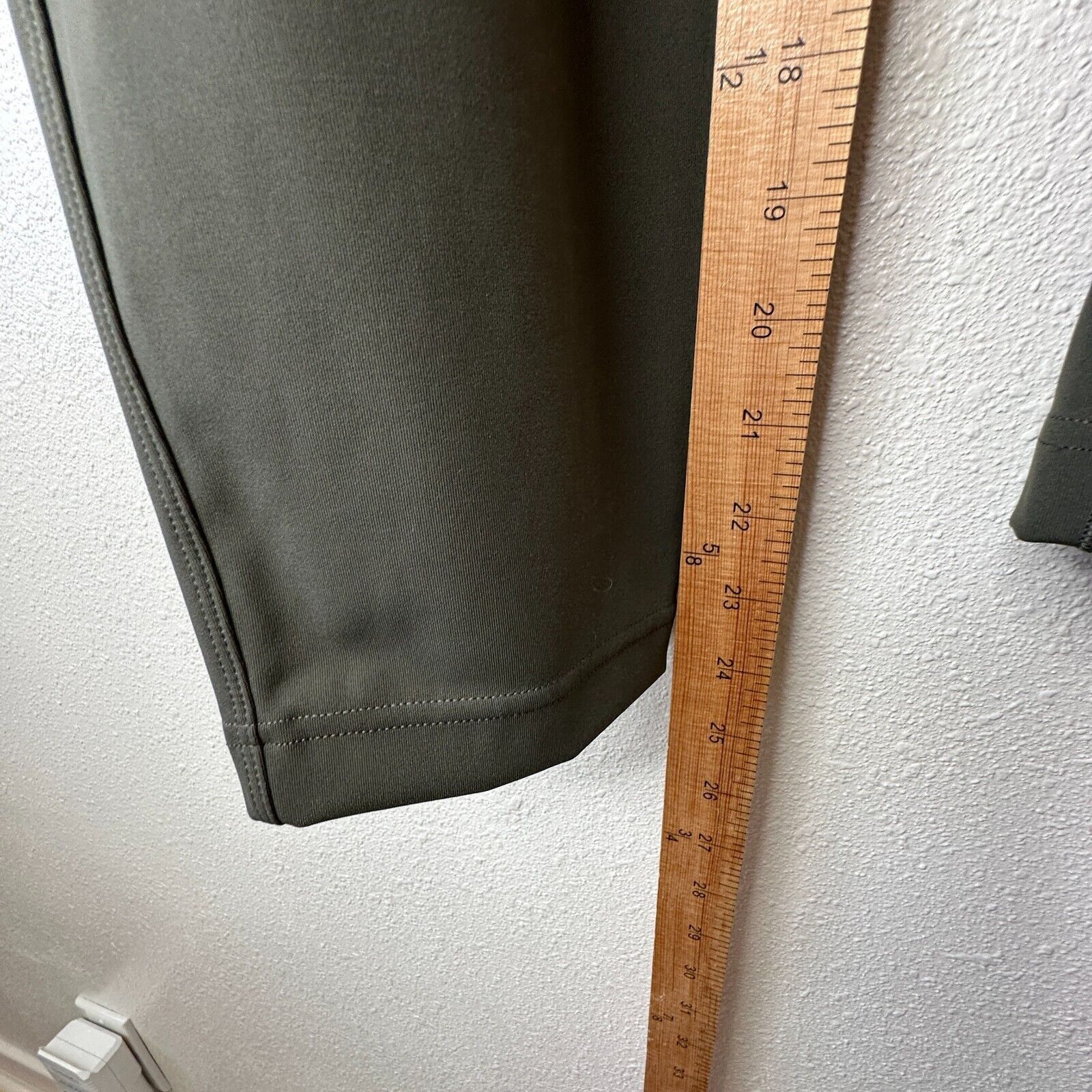 Aritzia The Group by Babaton Olive Weekender Stretch Pocket Jogger Size 24" / US 00 / IT 34 - 11 Thumbnail