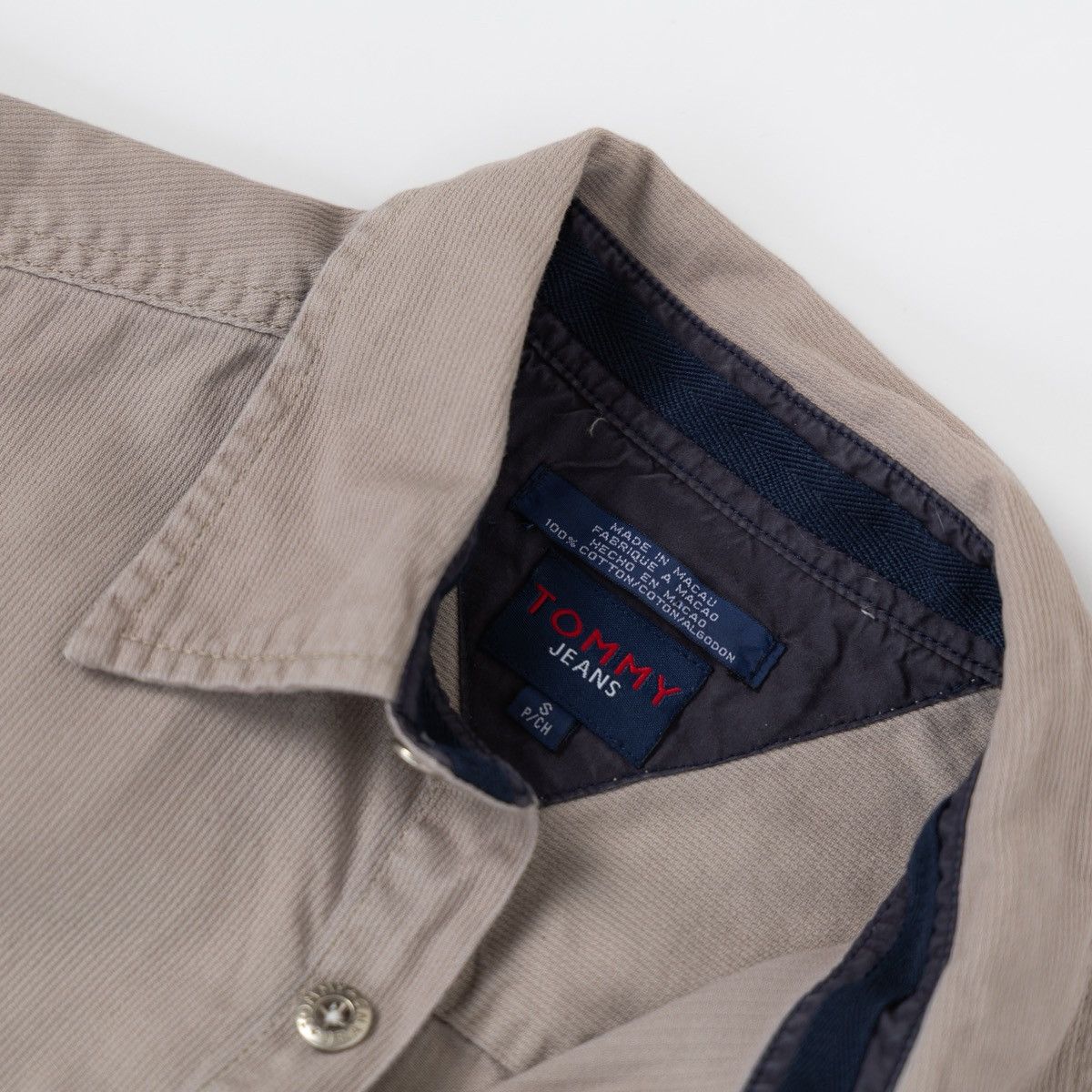 Tommy Hilfiger Tommy Hilfiger Jeans Vintage Corduroy Shirt Beige Button Up Size US S / EU 44-46 / 1 - 7 Thumbnail