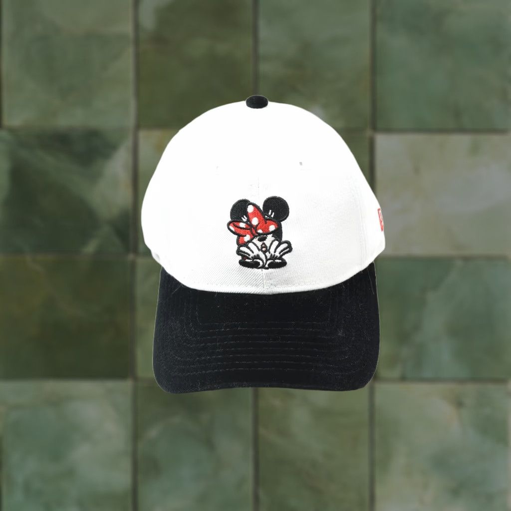 New Era New Era Minnie Mouse Peaking Hat White Black Strapback Adjustable Hat Womens One Size White Black Minnie Mouse Strapback Adjustable Baseball Cap Size ONE SIZE - 1 Thumbnail