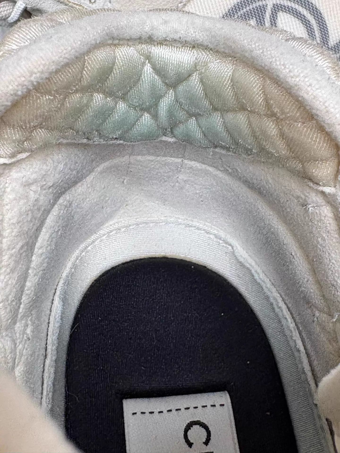 Chanel Chanel Double C Sneaker Cream 41 Size US 8 / EU 41 - 9 Thumbnail