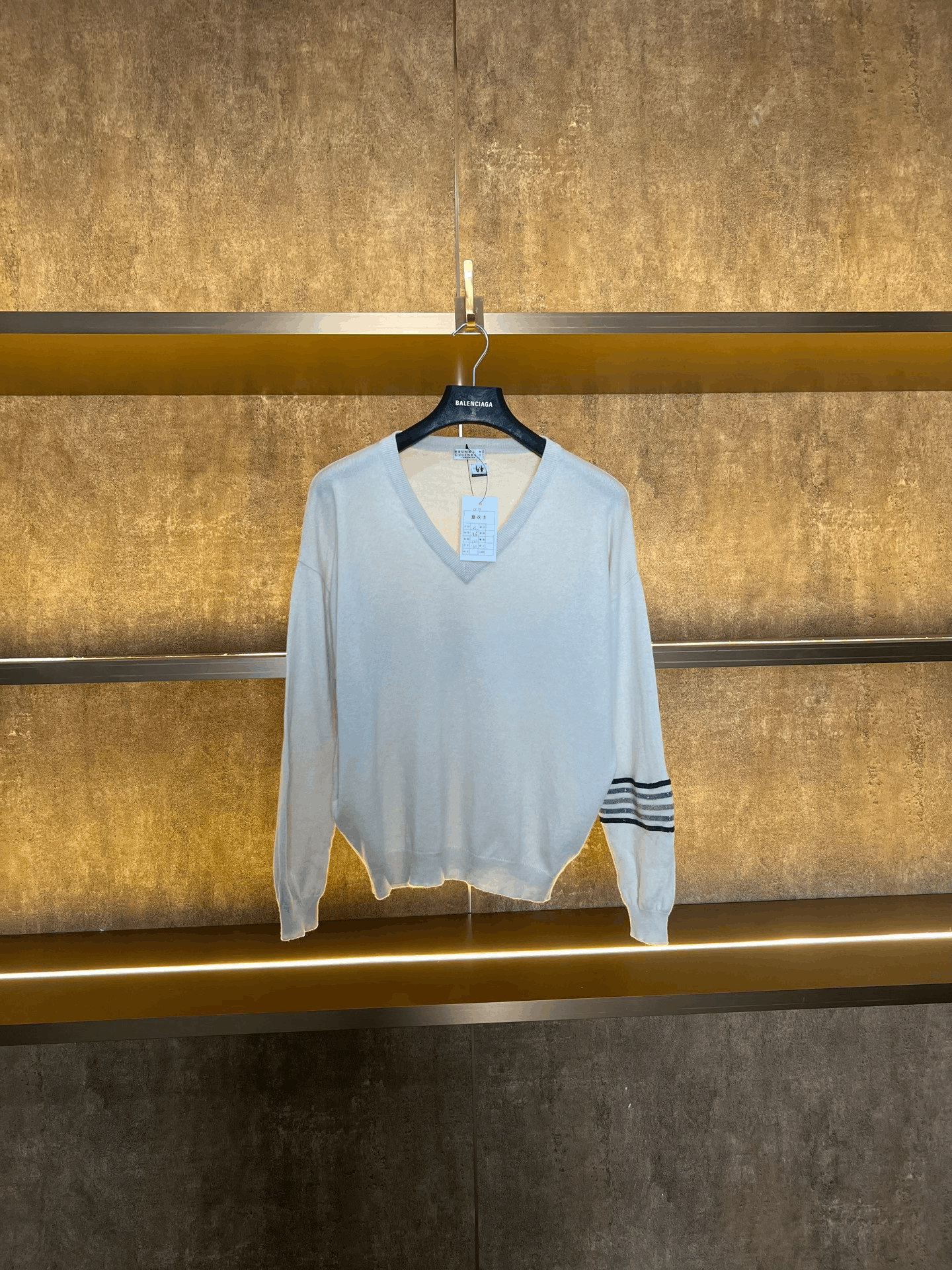 Brunello Cucinelli Brunello Cucinelli V-neck Cashmere Sweater Size XS / US 0-2 / IT 36-38 - 1 Thumbnail
